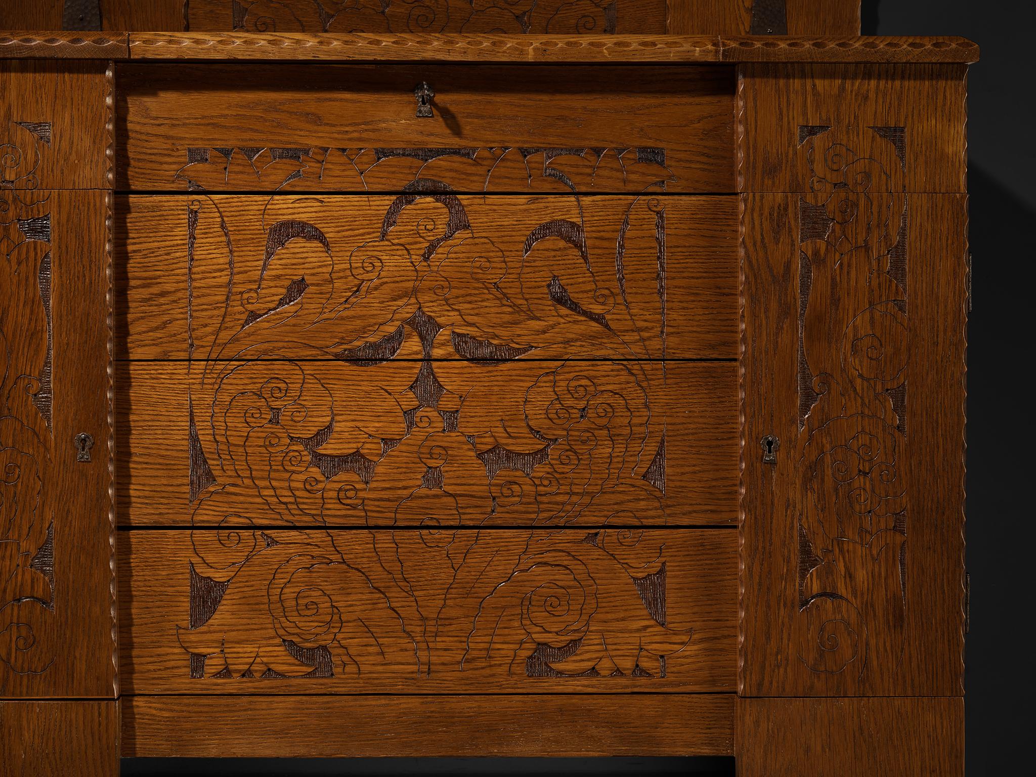 Art Deco Gino Maggioni for Atelier di Varedo 1920s Chest of Drawers in Carved Oak For Sale