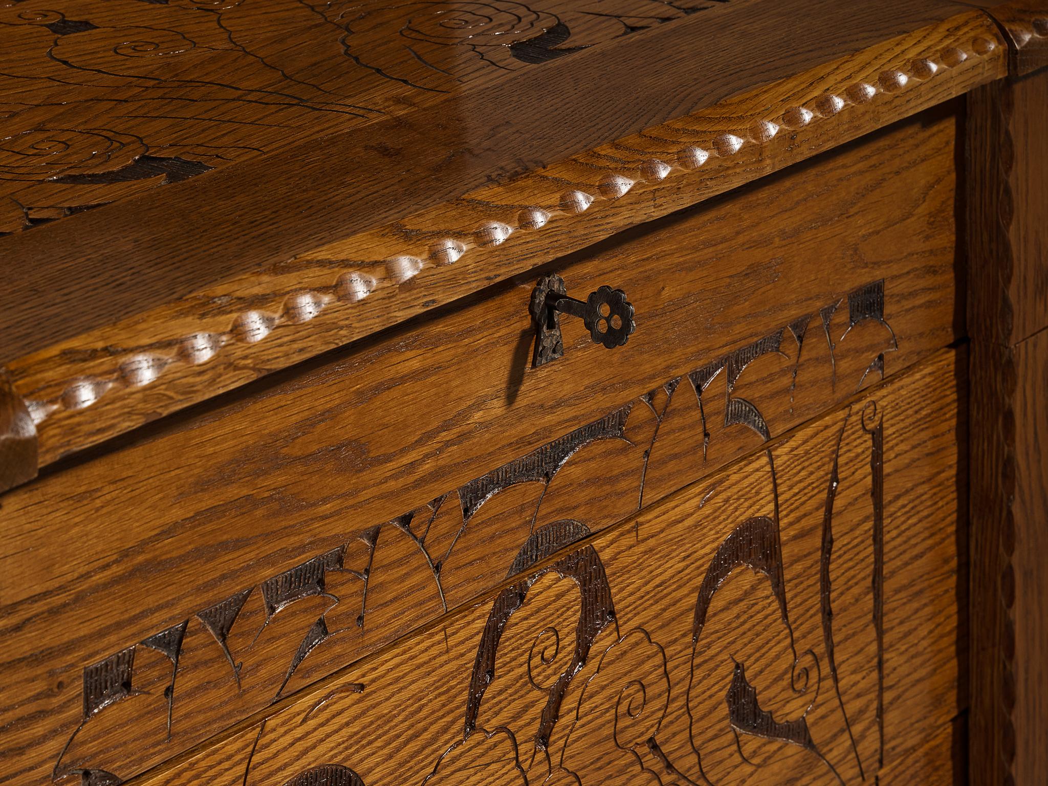 Early 20th Century Gino Maggioni for Atelier di Varedo 1920s Chest of Drawers in Carved Oak For Sale