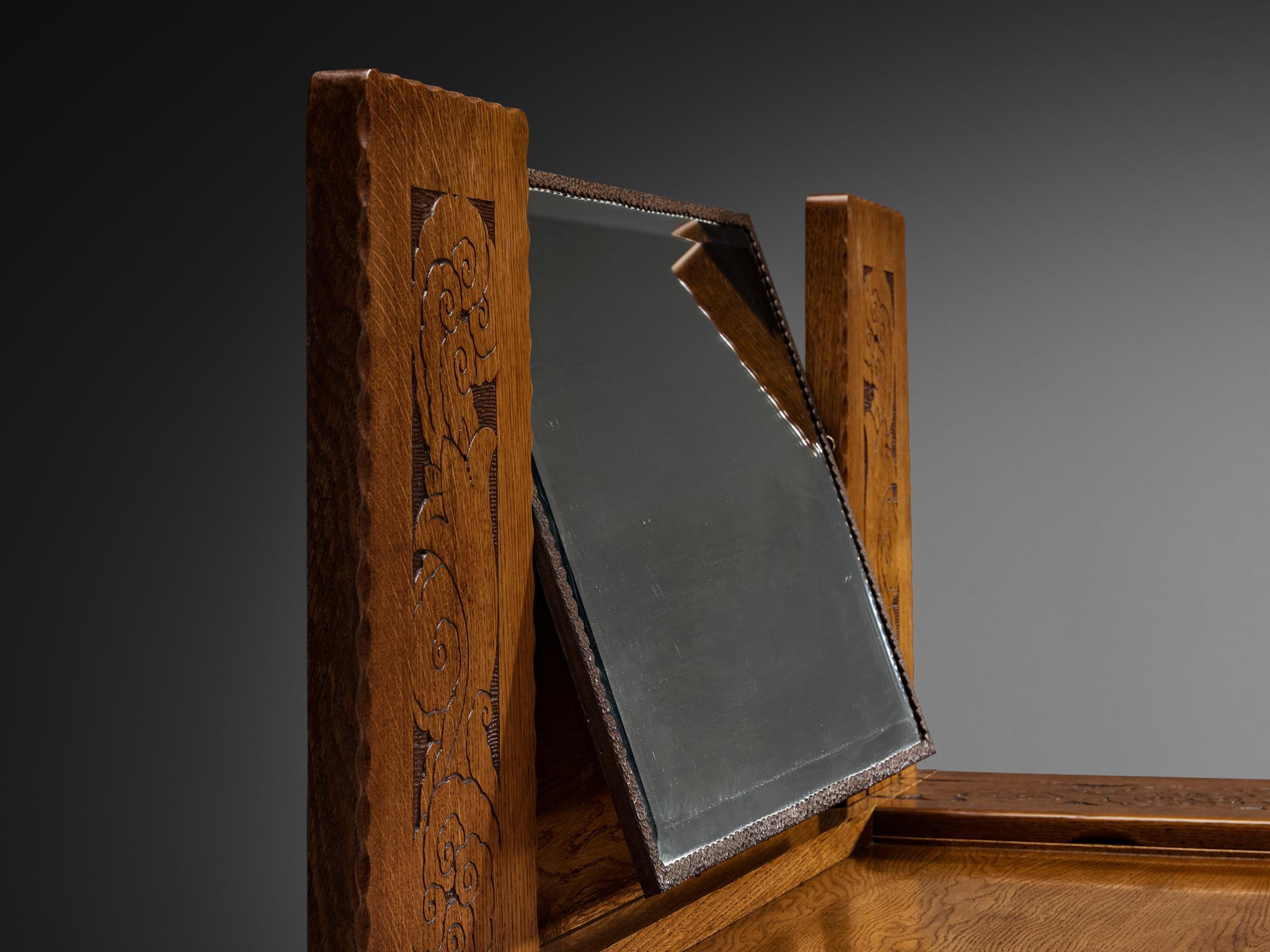 Italian Gino Maggioni for Atelier di Varedo 1920s Vanity Table in Carved Oak For Sale