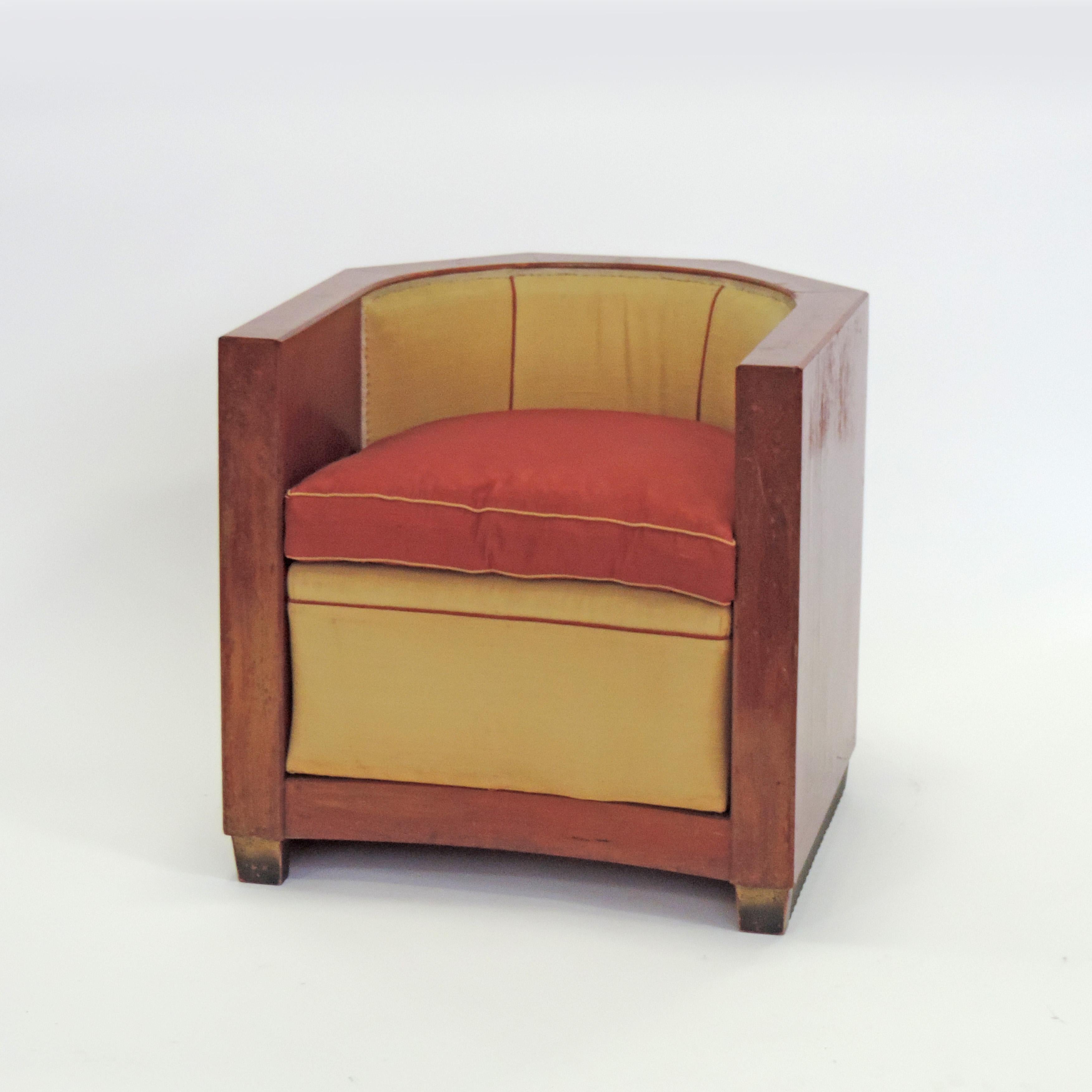 Gino Maggioni red stained wood armchair for Arredamenti Borsani Varedo, Italy, 1920s
Presented at the Triennale di Milano, 1925
Original state and upholstery.