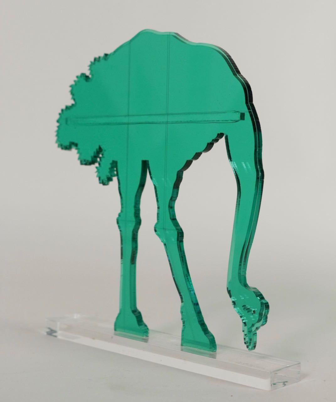 Gino MAROTTA (1935-2012)
Struzzo artificiale, 2010
Edition Artbeat arrêtée
Sculpture, multiple en méthacrylate coloré vert et découpé. Signé sur la base. Dans sa boite d’origine. 
Haut. : 19 cm Long. : 18 cm

Gino MAROTTA (1935-2012)
Struzzo