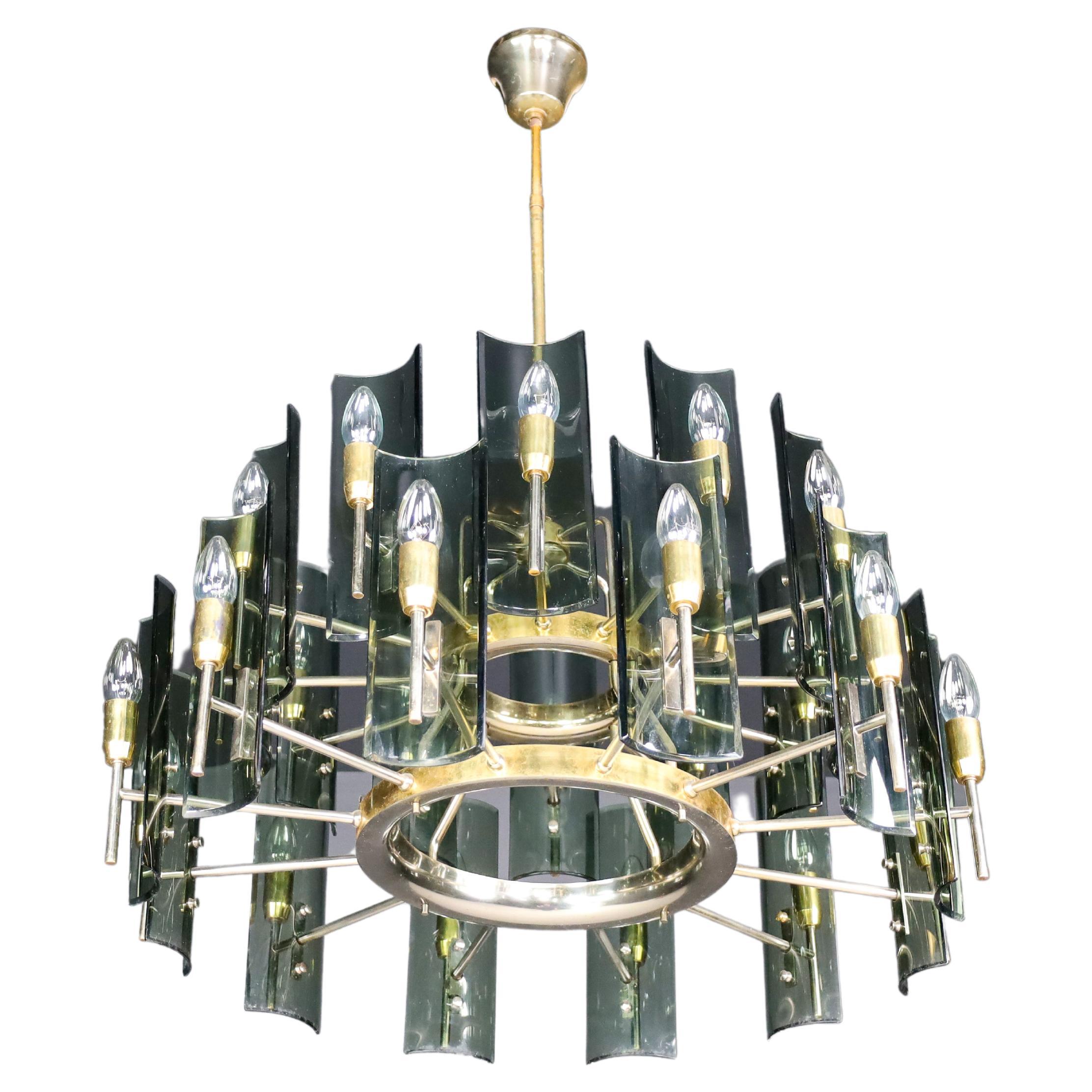 Gino Paroldo for Fontana Arte Large Chandelier in Brass and Curved Glass, Italy  For Sale
