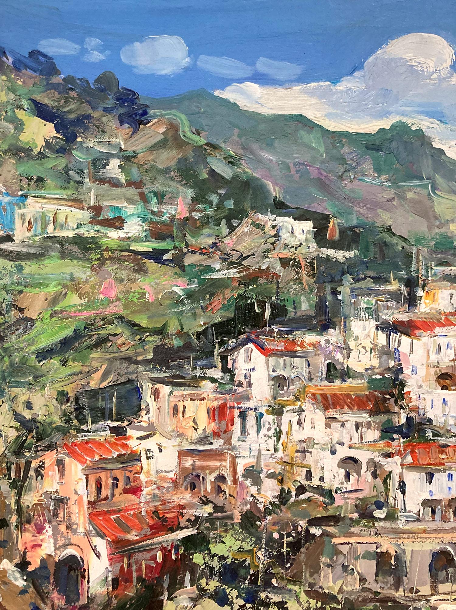 La costa italiana de Amalfi se representa con mucha vitalidad y energía, ya que el agua, el cielo y las montañas aparecen sueltos en el fondo, bajo un horizonte casi turquesa. Nos sentimos atraídos por la vista sin esfuerzo mientras contemplamos