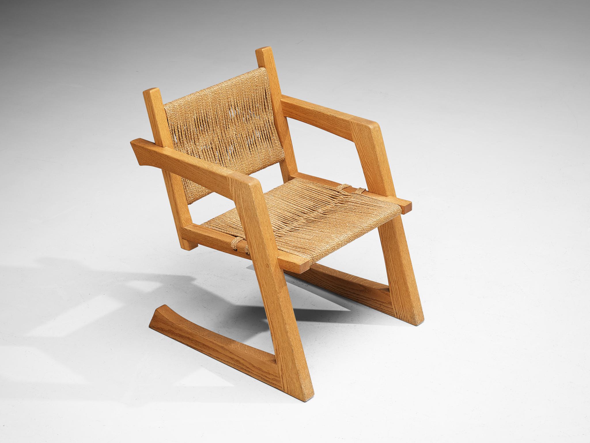 Américain Gino Russo - Ensemble de quatre fauteuils en chêne et gazon de mer tissé  en vente