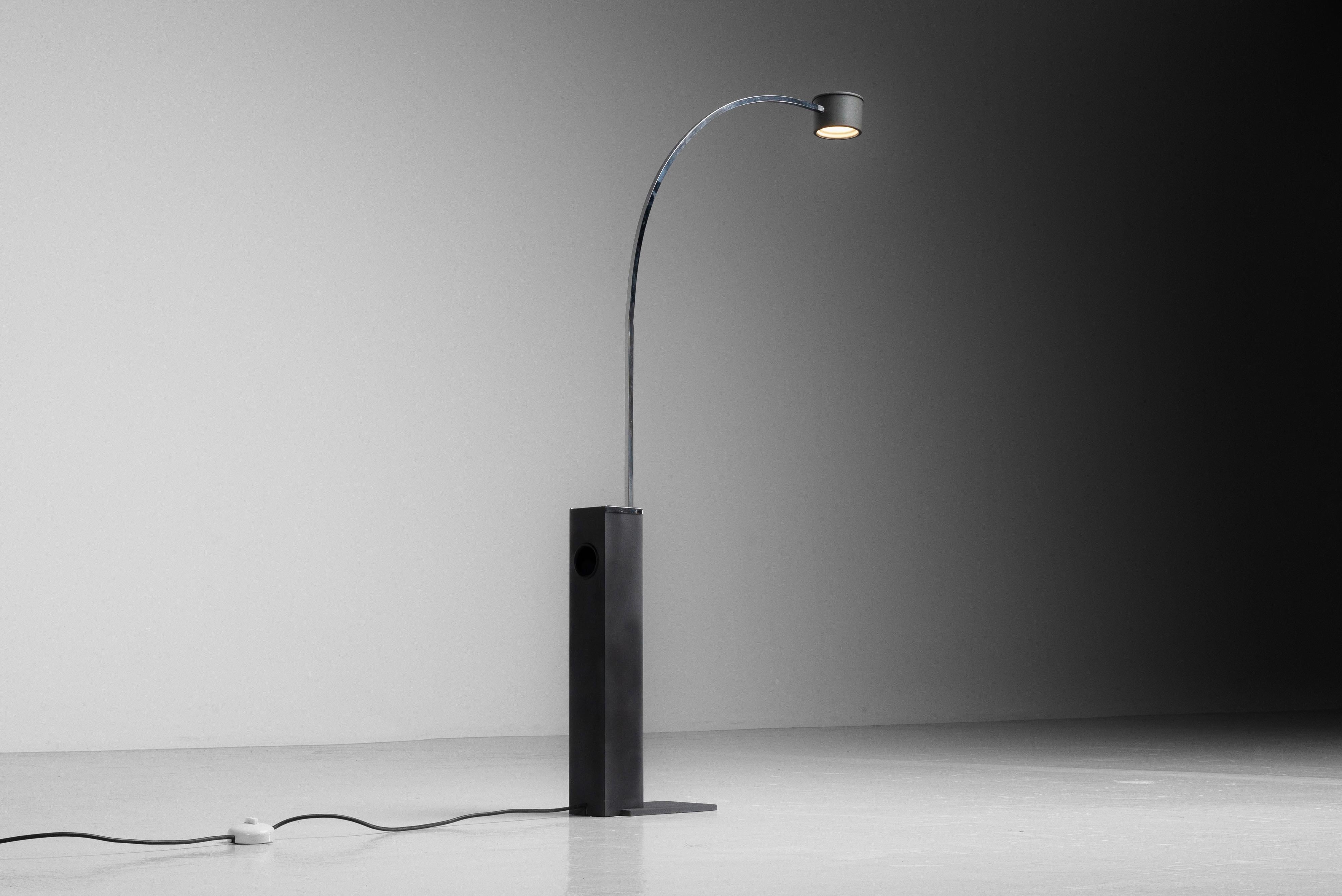 Mid-Century Modern Lampadaire Gino Sarfatti 1096 Arteluce Italie 1971 en vente