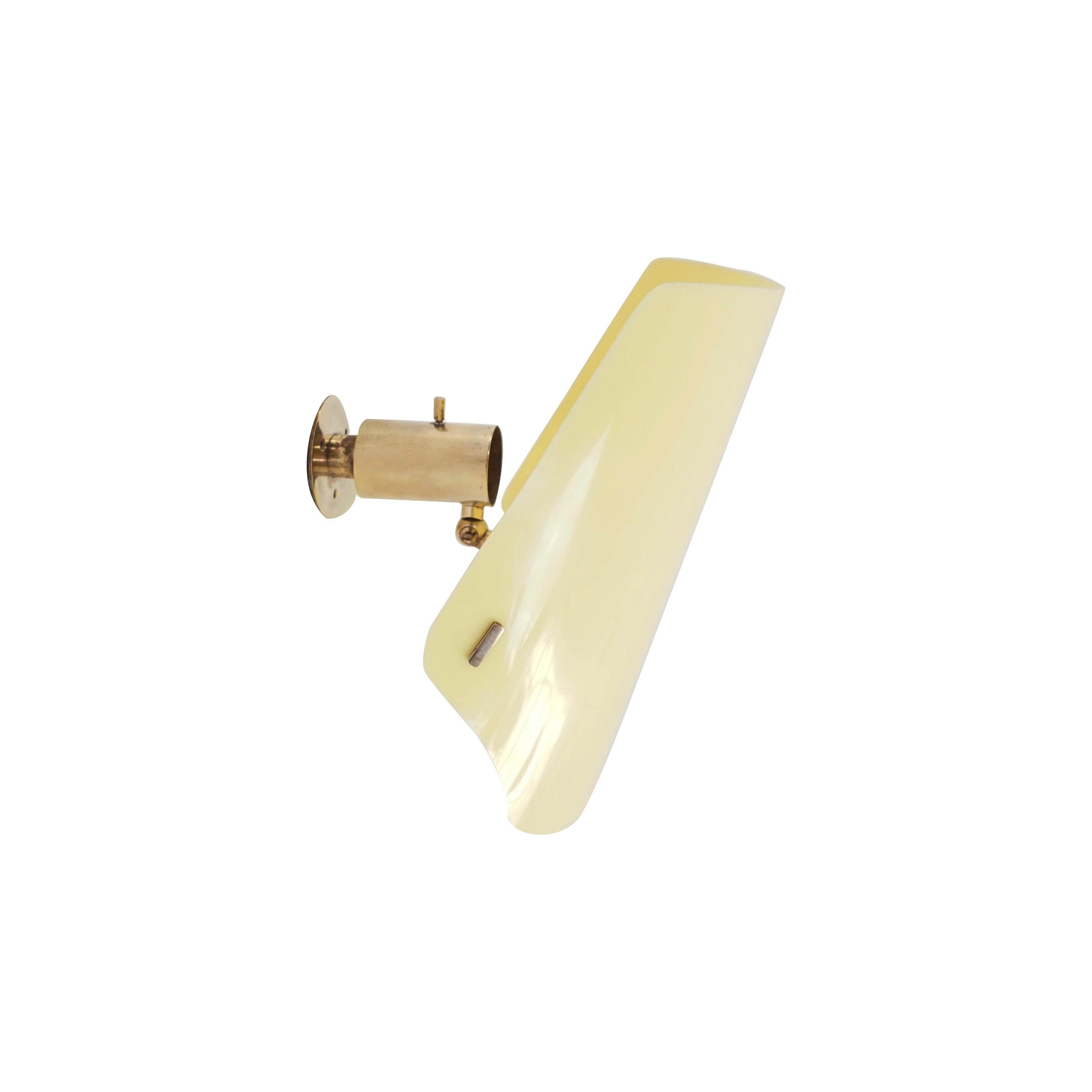 Gino Sarfatti, 1951 Rare Adjustable Yellow Sconce Mod. 184 by Arteluce, Italy For Sale