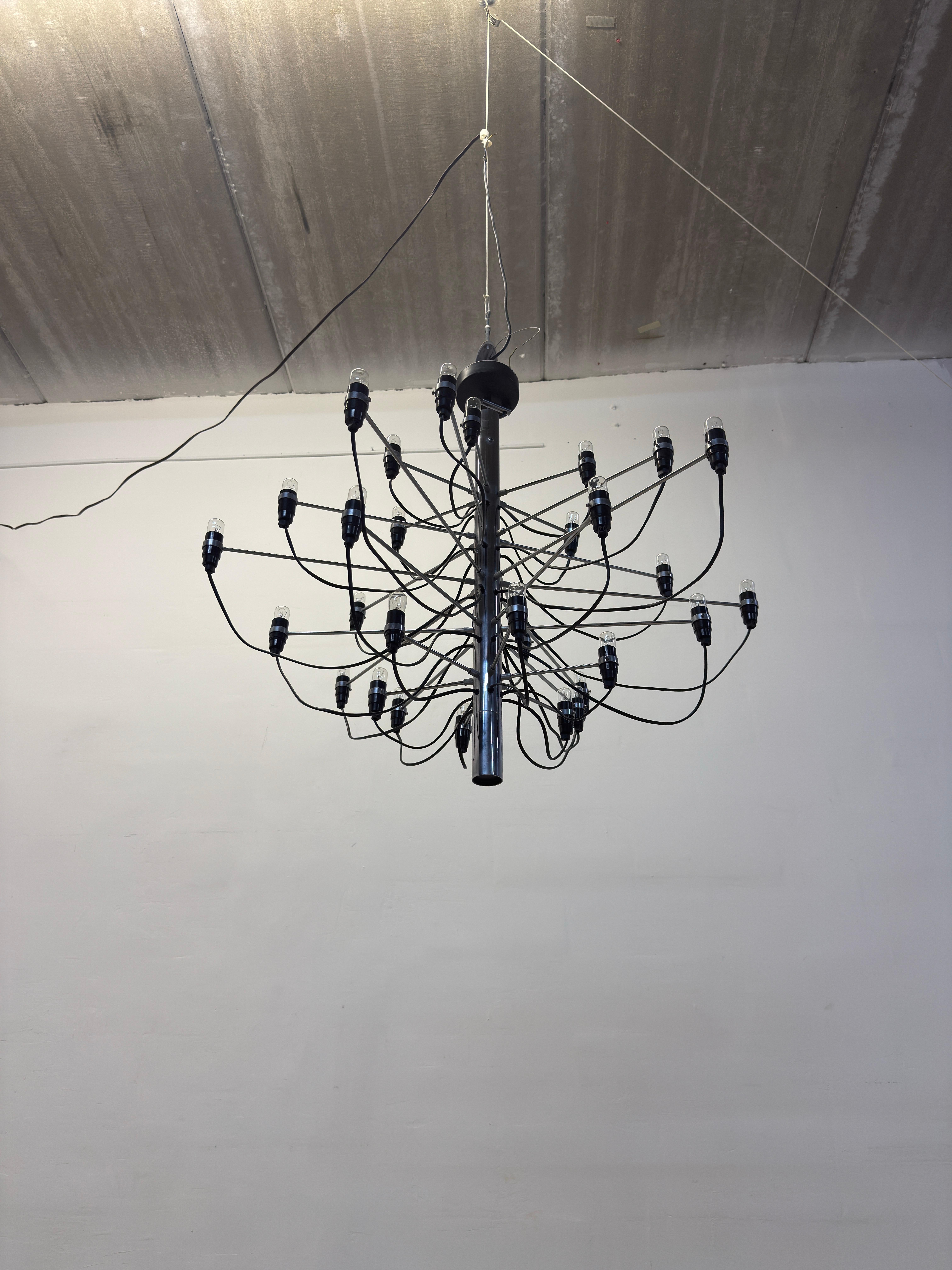 Cromo Gino Sarfatti 2097 Lampadario cromato a 30 lampadine per Flos in vendita