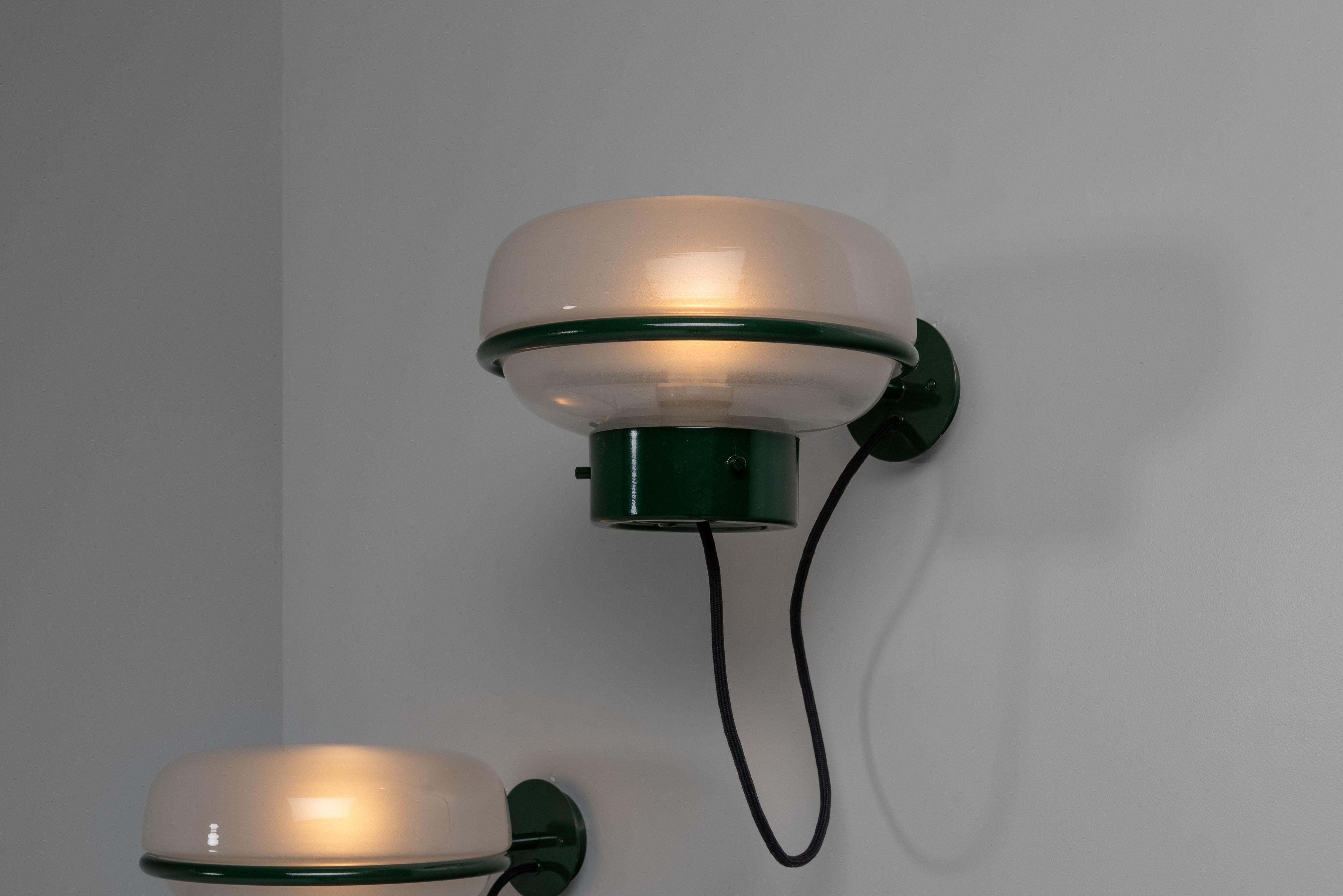 Rare pair of model 228 wall lamps designed by Gino Sarfatti and manufactured by Arteluce in Italy in 1957. This extraordinary green colour reminds us of the flourishing Alfa Romeo Giulietta from the same year, whizzing across the Italian