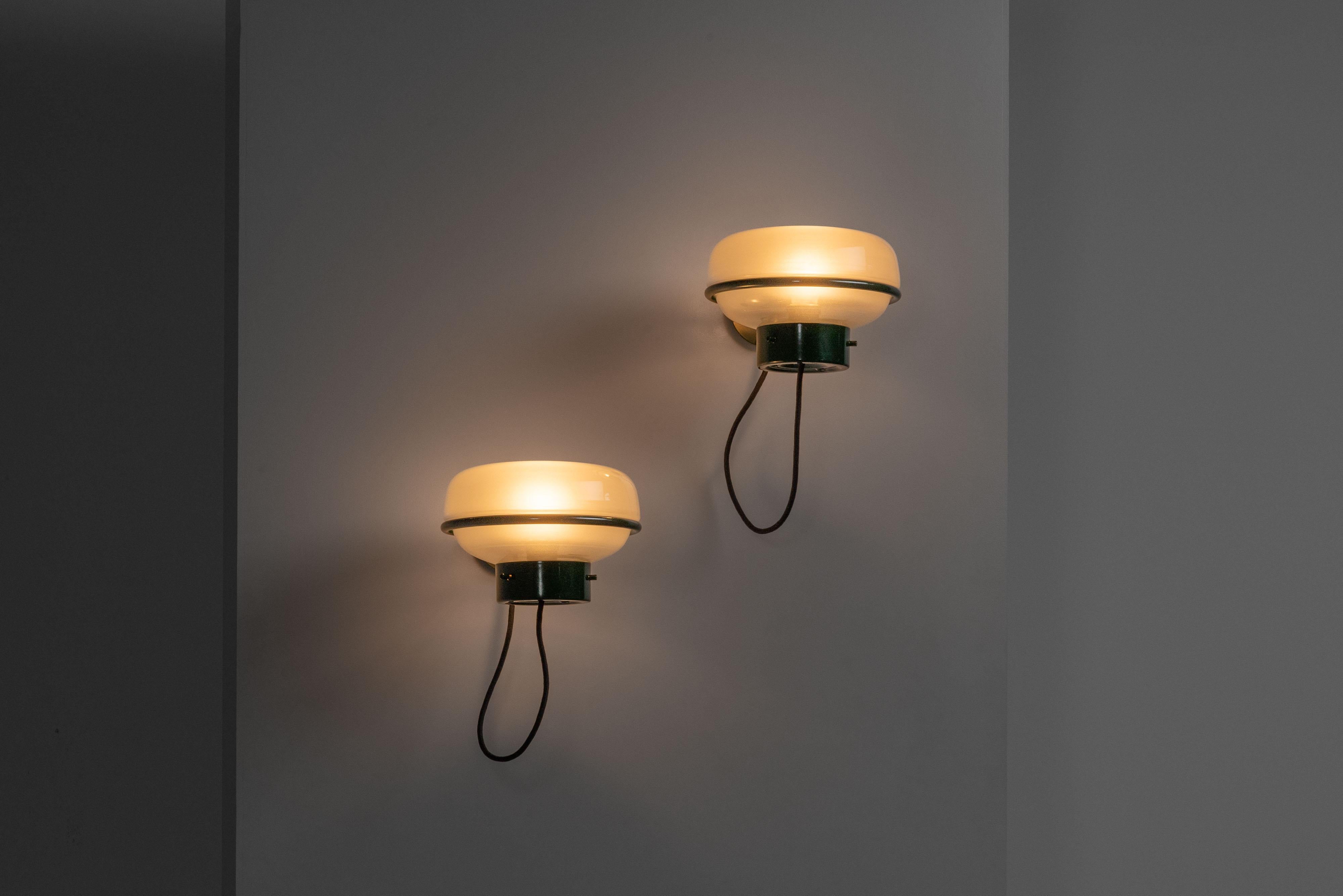 Cold-Painted Gino Sarfatti 228 wall lamps Arteluce Italy 1957 For Sale