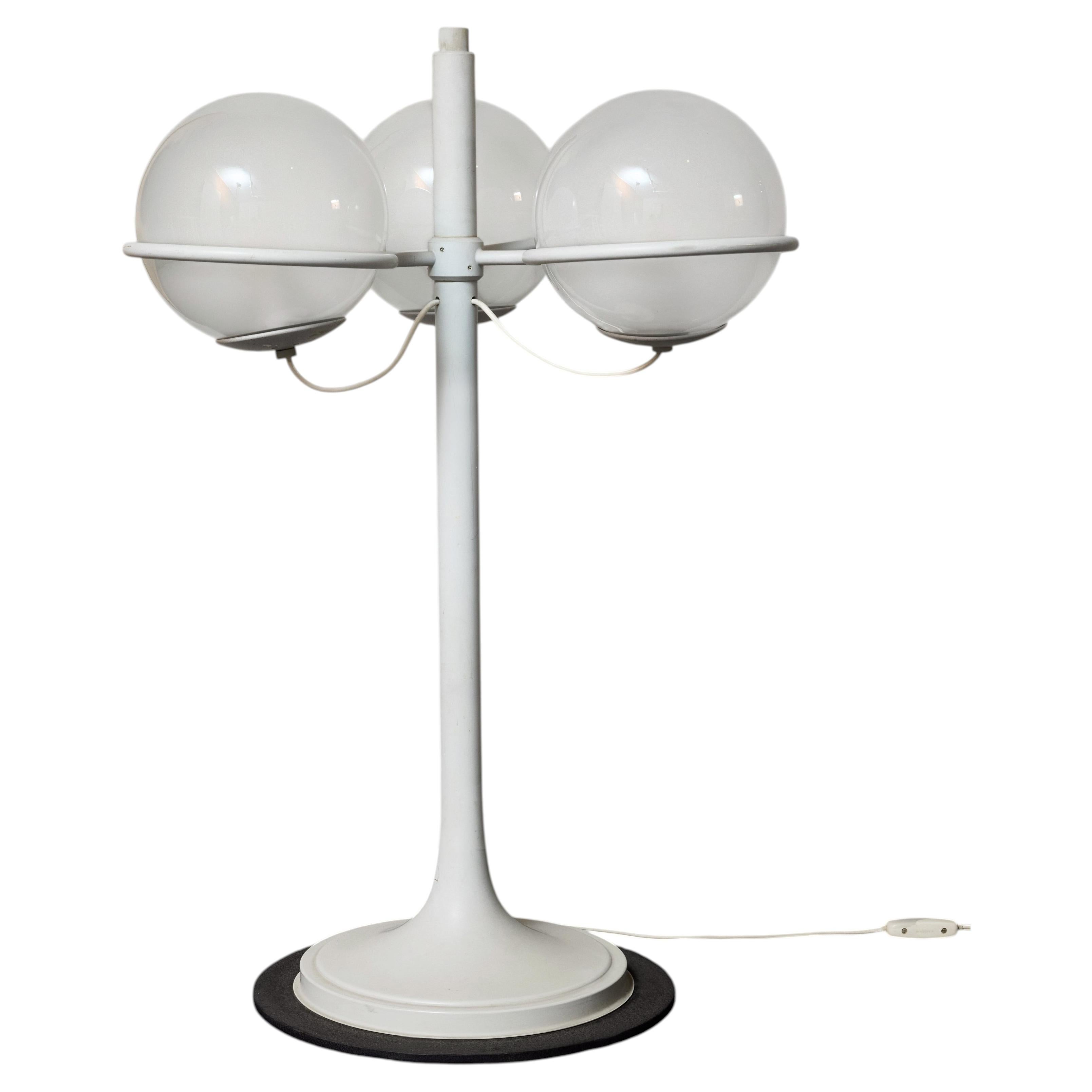 Gino Sarfatti "543" Lamp for Arteluce, White Lacquered Metal and Opaline Globes