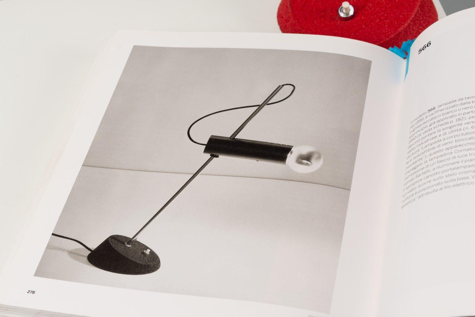 Gino Sarfatti 566 Lámpara de mesa Arteluce en rojo, Italia, 1956 en venta 7