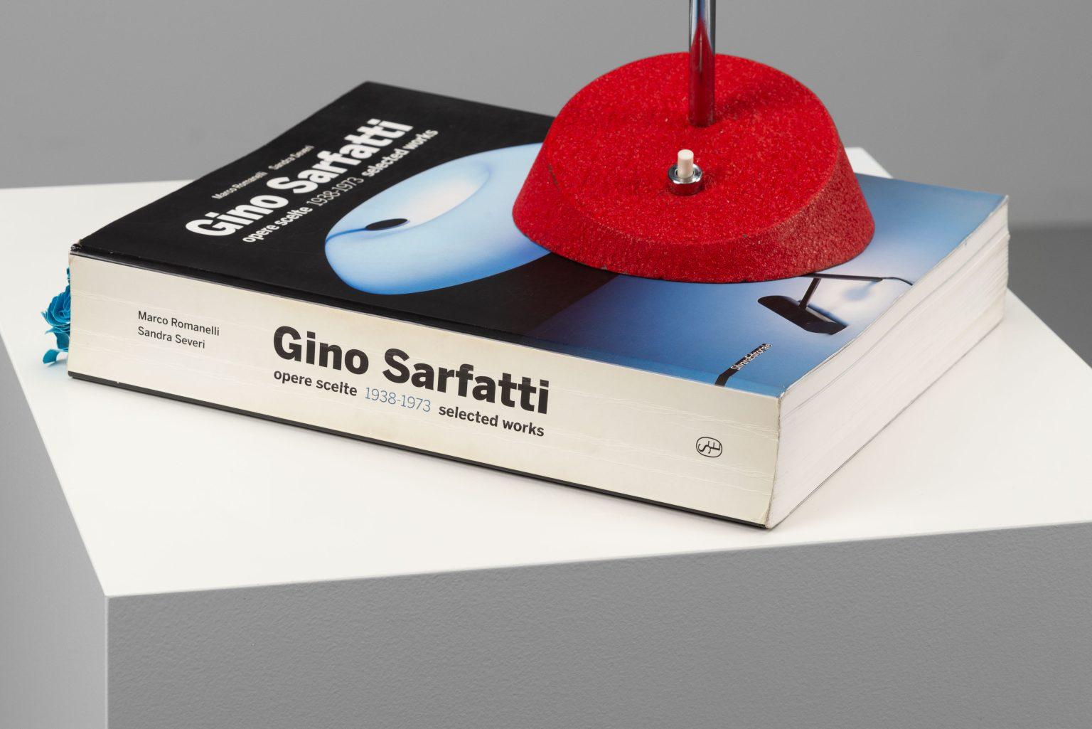 Gino Sarfatti 566 Lámpara de mesa Arteluce en rojo, Italia, 1956 en venta 10