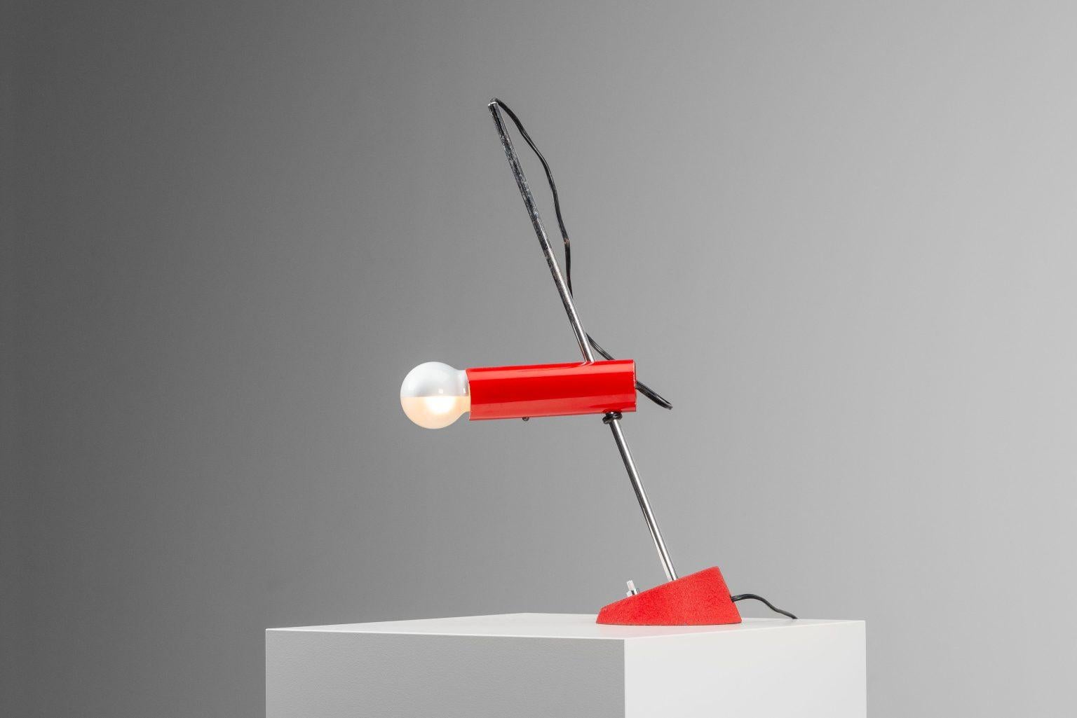 Gino Sarfatti 566 Lámpara de mesa Arteluce en rojo, Italia, 1956 Italiano en venta