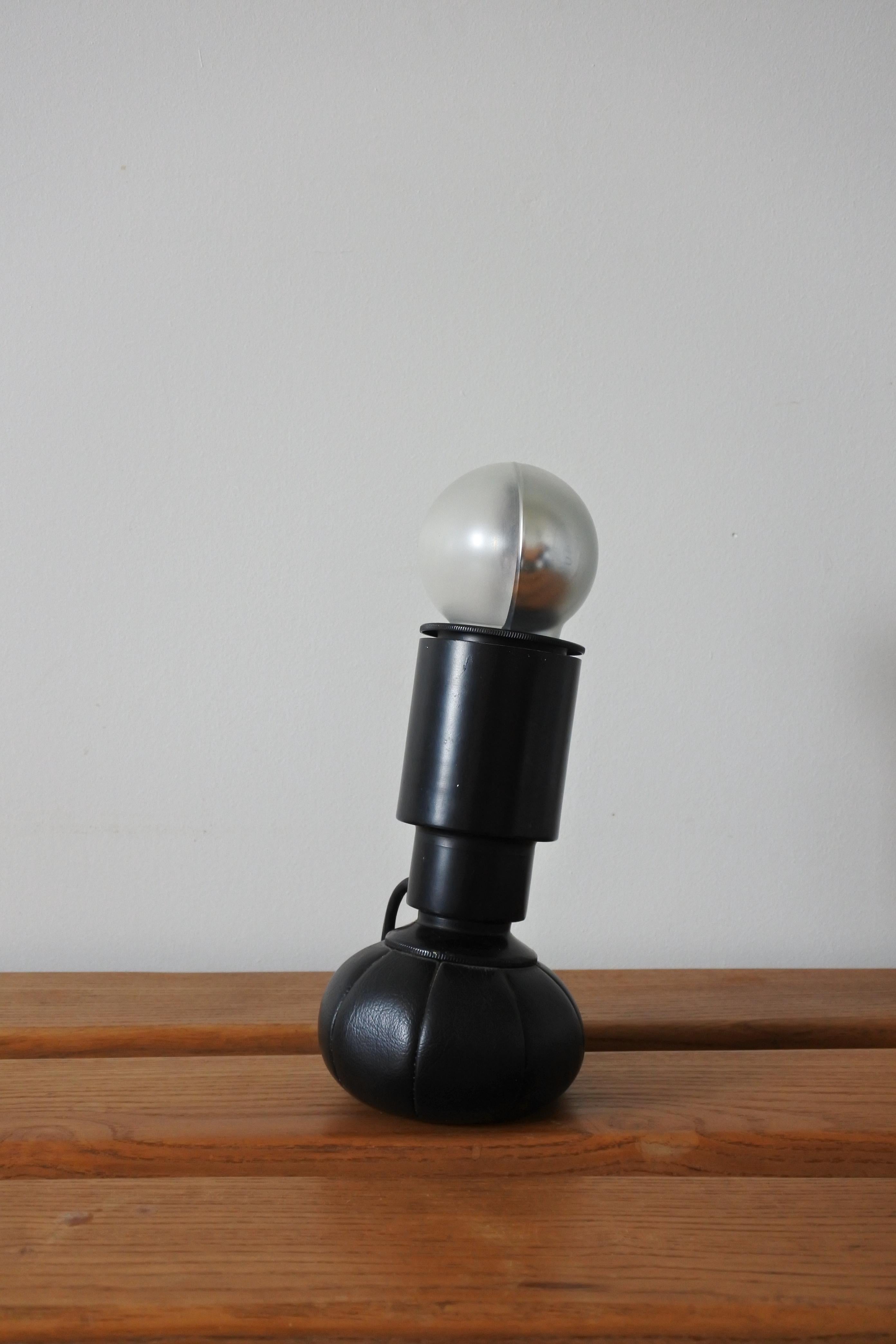 Early table lamp by Gino Sarfatti & Arteluce.
Model 600/C designed in 1966, made in Italy.
Black lacquered aluminum, based in black leather filled with lead buckshot, adjustable in all directions.


Full original edition from the 1960s, labeled