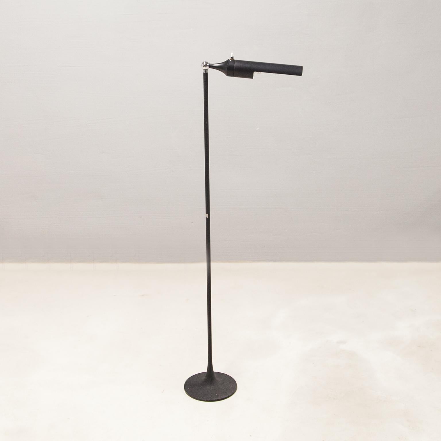 Gino Sarfatti floor lamp Model 1086 for Arteluce, Italy 1961. Variably adjustable tube construction in black enamelled steel and aluminium., swivelling joint for both horizontal and vertical adjustment, with Arteluce label in the shade. Very good