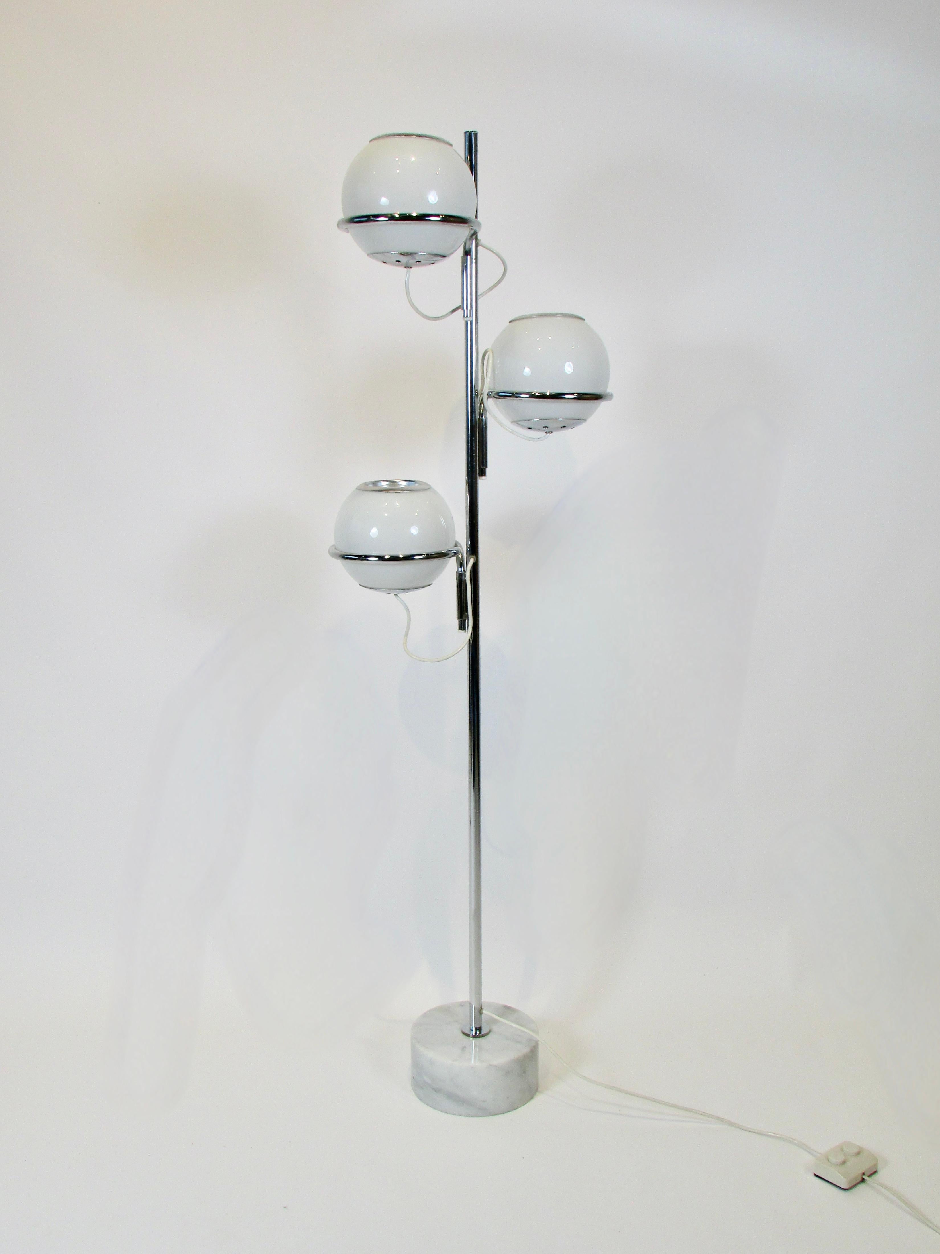 Mid-Century Modern Gino Sarfatti Arteluce multi adjustable three globe floor lamp on marble base For Sale