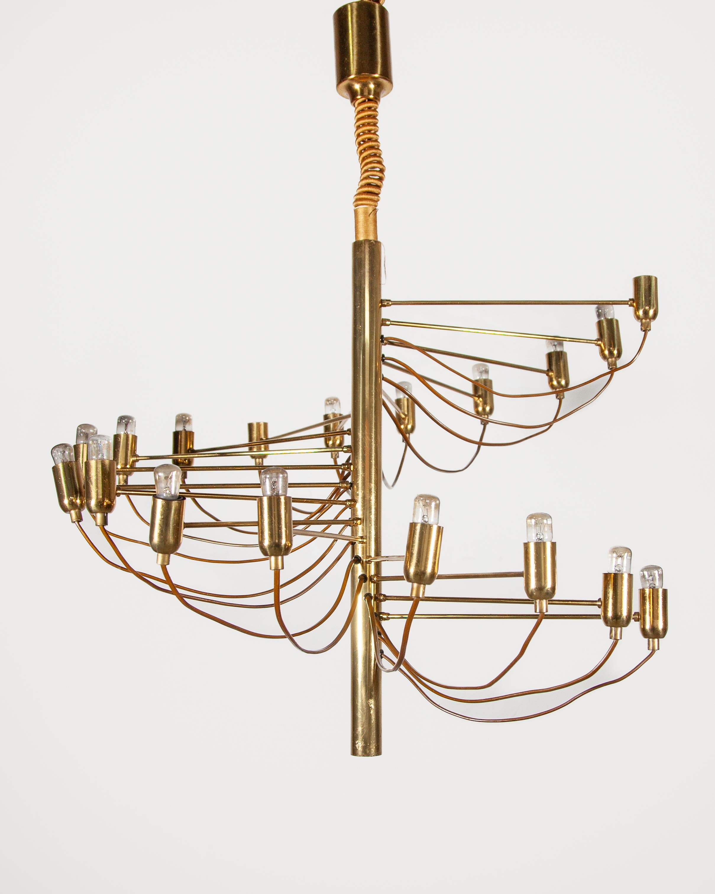 Araña en espiral de latón Gino Sarfatti, años 70 Italiano en venta