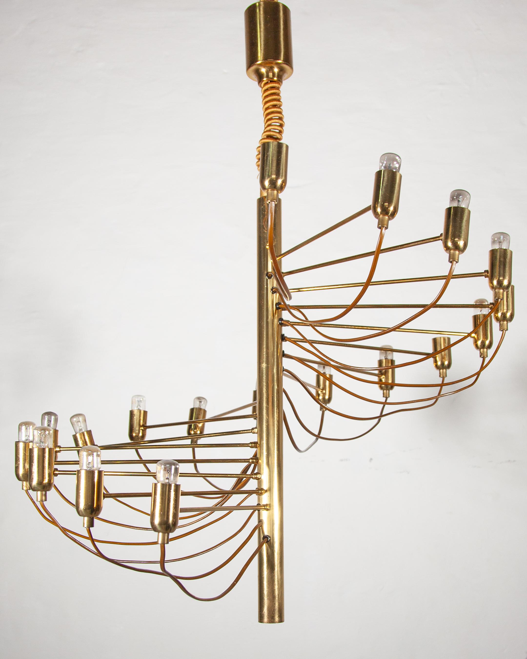 Araña en espiral de latón Gino Sarfatti, años 70 en Bueno estado para la venta en Antwerp, BE