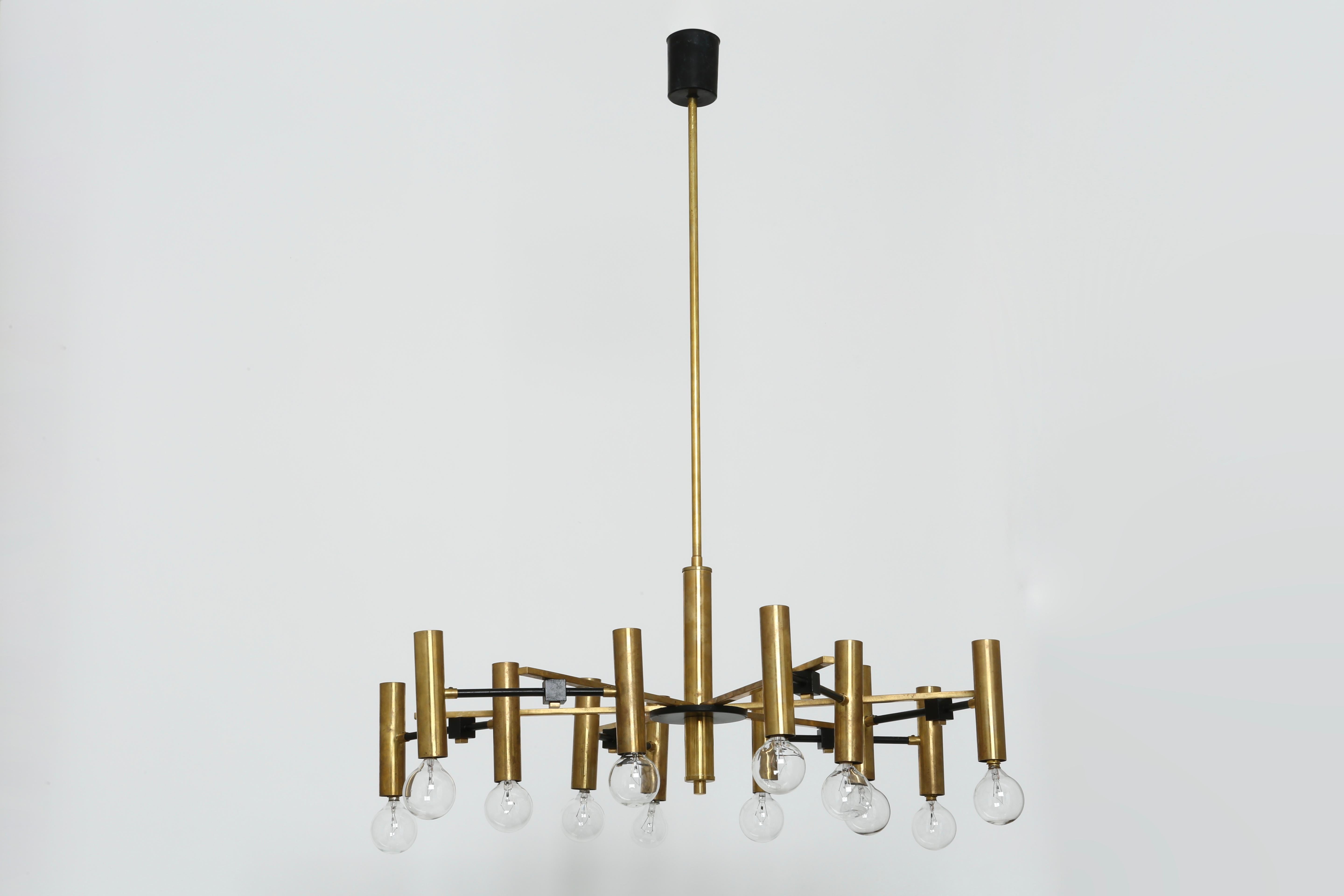 Gino Sarfatti chandelier for Arteluce.
Made in Italy in 1960s.
Patinated brass. 
12 Candelabra sockets.
Complimentary US rewiring upon request.
Height adjustable. Ceiling rod can be shortened.

We take pride in bringing vintage fixtures to their