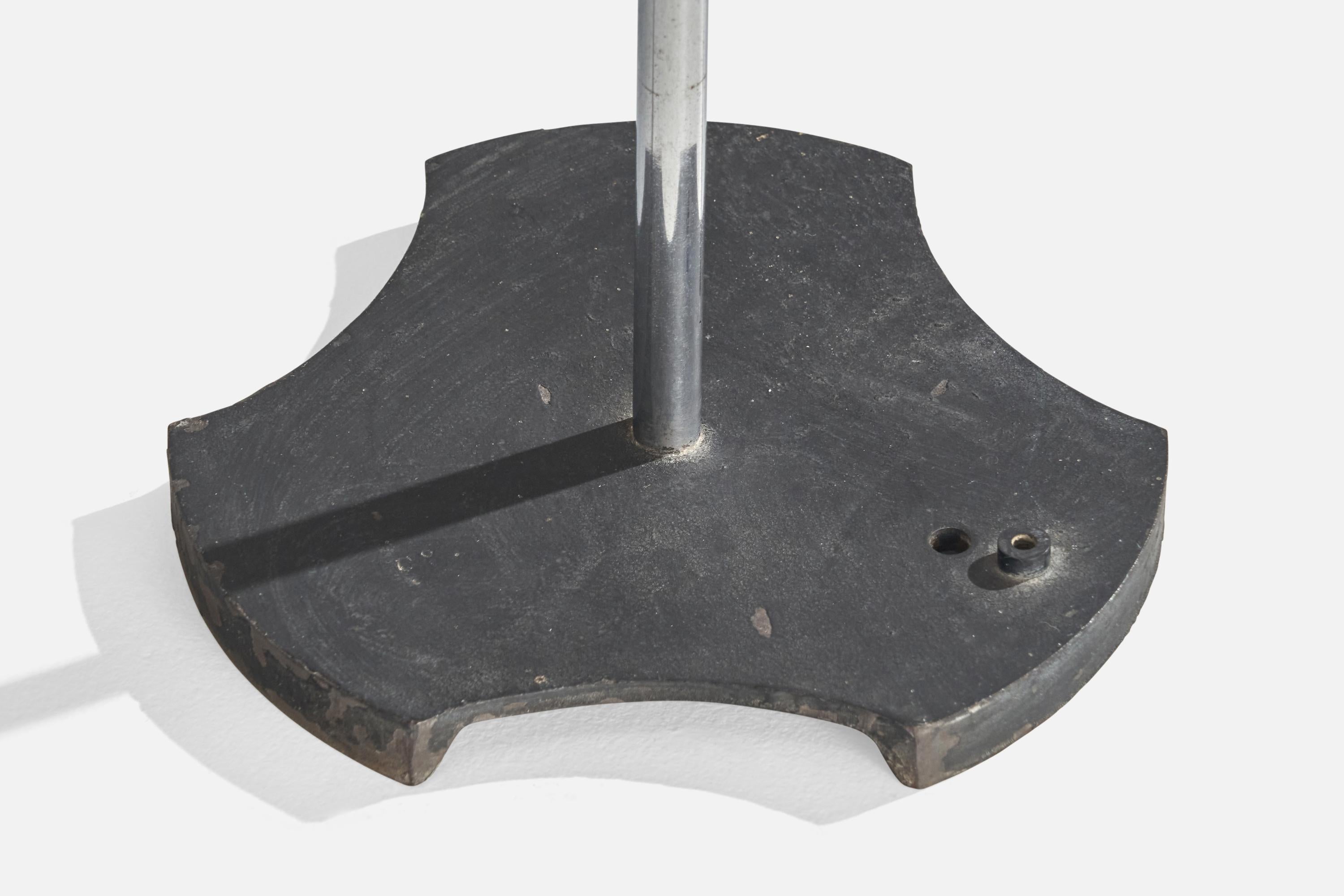 Gino Sarfatti, Floor Lamp, Aluminum, Chrome, Iron, Italy, 1950s In Good Condition For Sale In High Point, NC