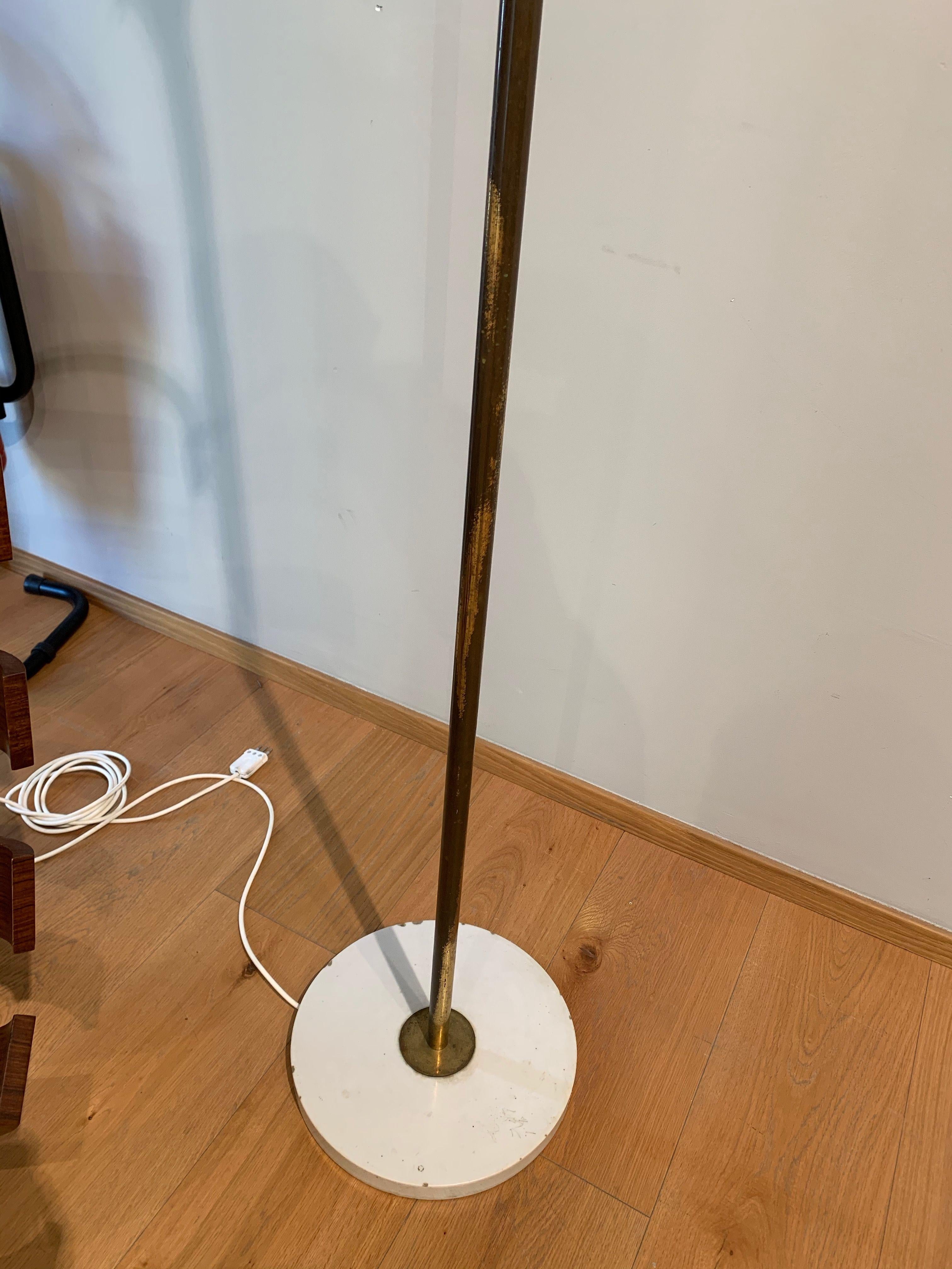 Gino Sarfatti Floor Lamp Model 1044, Made in Italy, 1952, Arteluce Production In Good Condition For Sale In Pambio Noranco, CH