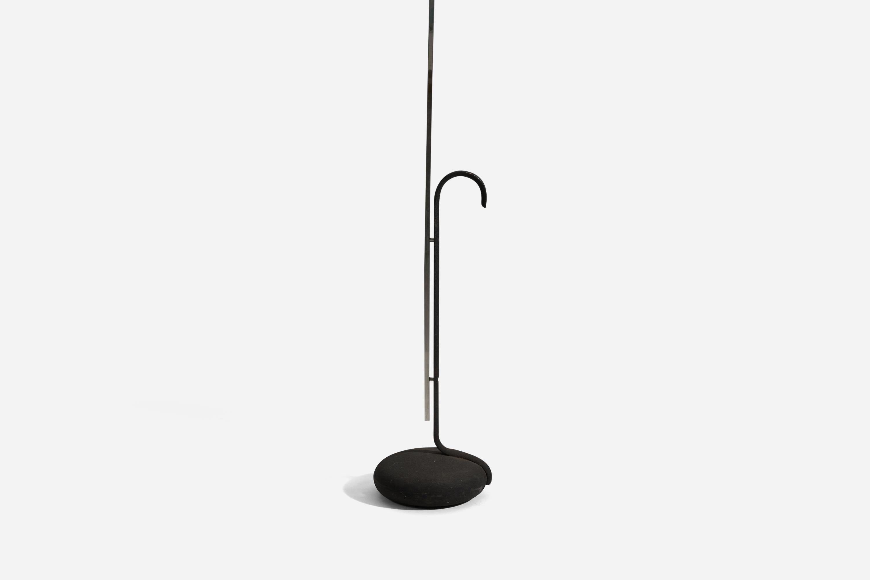 Gino Sarfatti, Floor Lamp, Perspex, Cast Iron, Metal, Chrome Arteluce Italy 1973 In Good Condition For Sale In High Point, NC