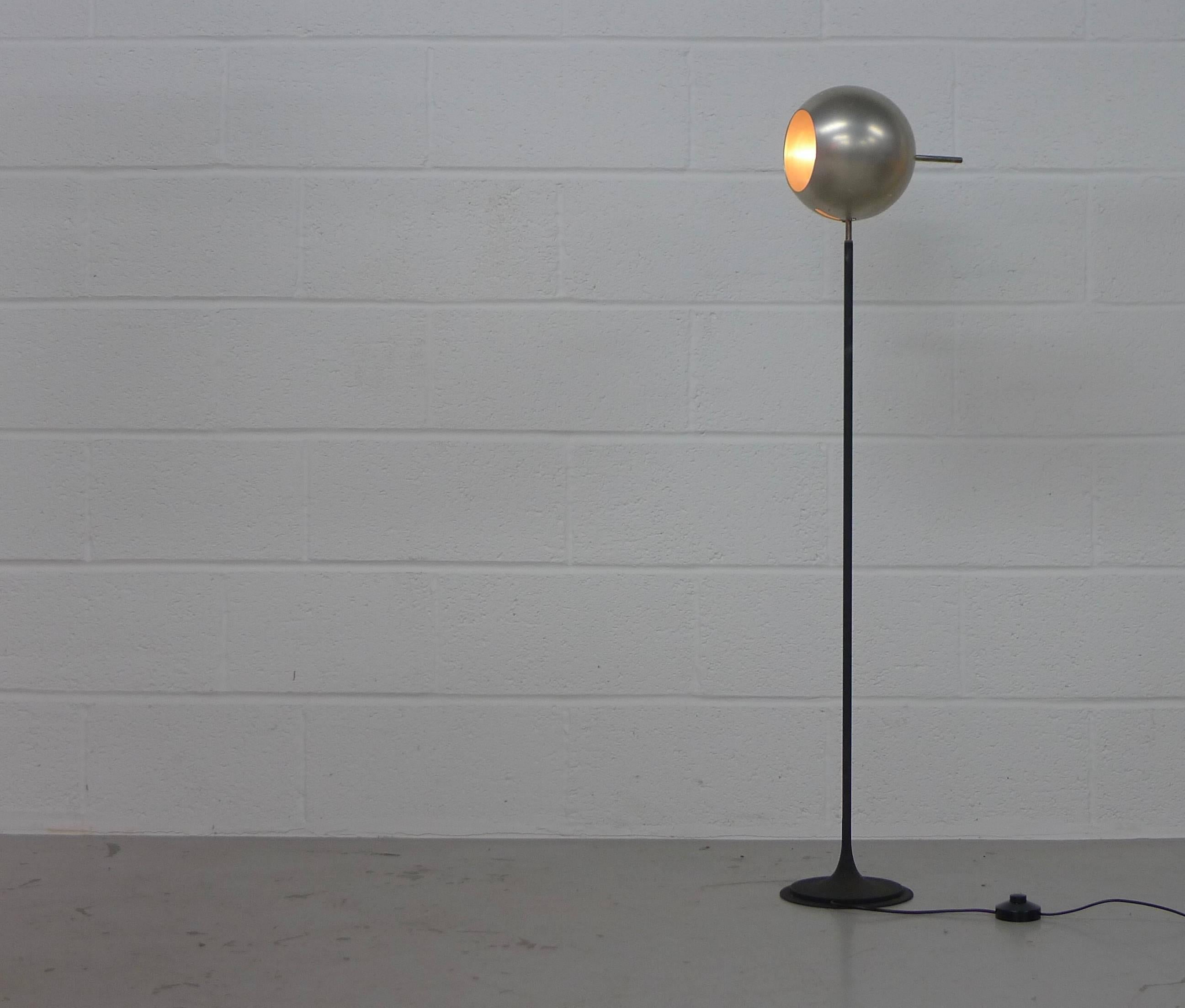 Gino Sarfatti for Arteluce, Italy, 1962. A polished aluminium and enamelled steel floor lamp model no. 1082 N.