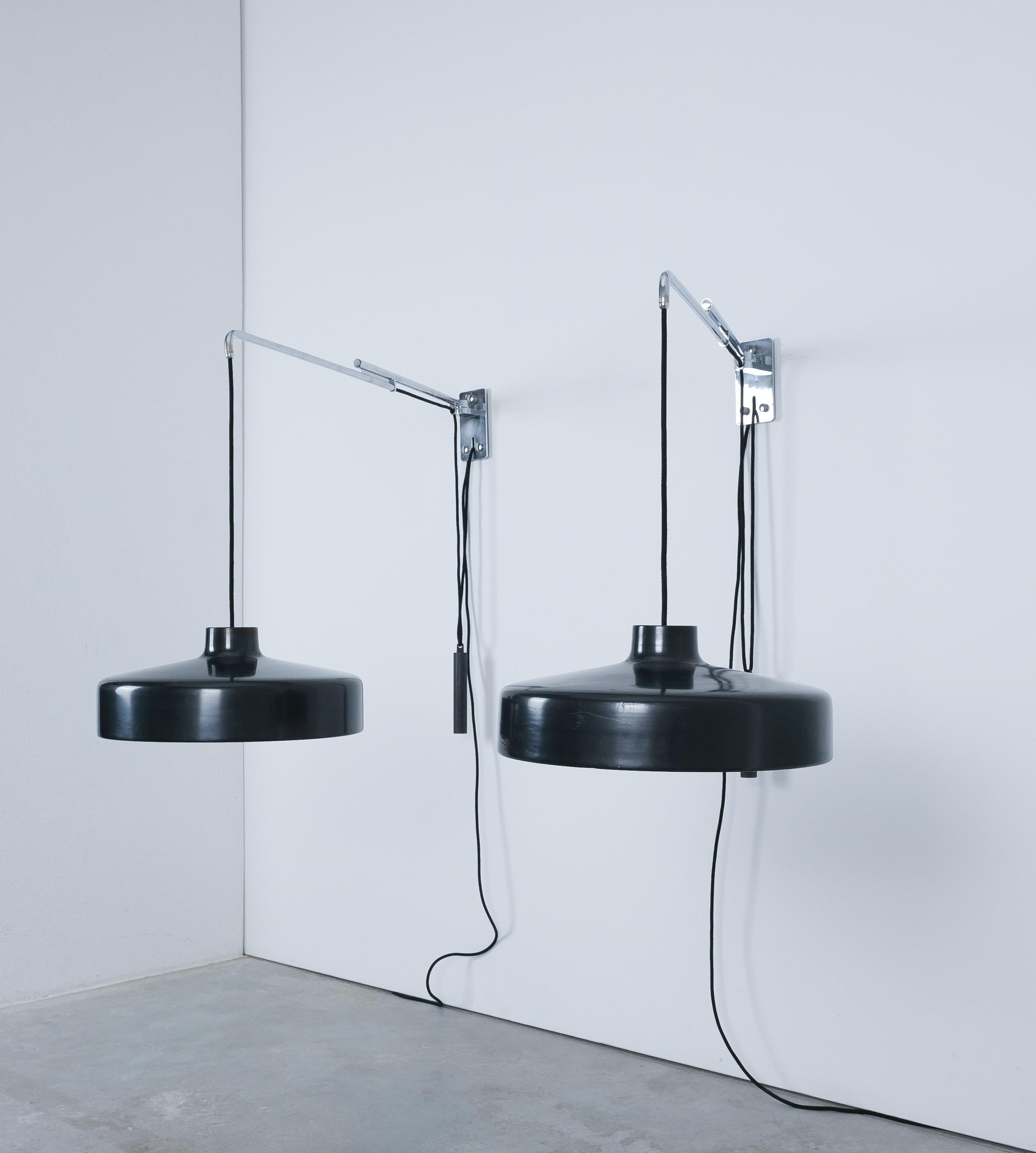 Metà XX secolo Gino Sarfatti for Arteluce Lampade a sospensione da parete nere (2x) Model 194n, 1950 in vendita