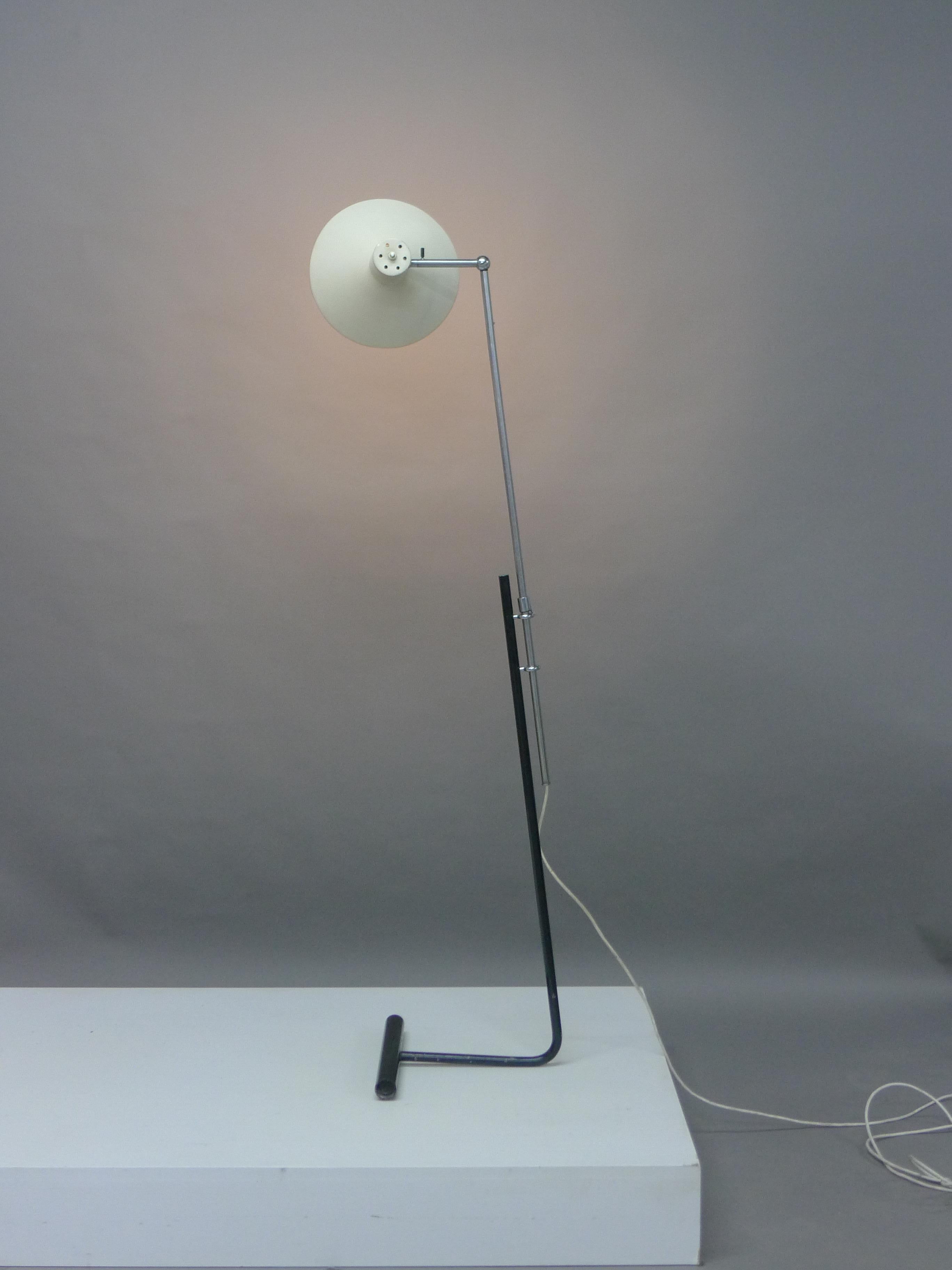 Mid-20th Century Gino Sarfatti for Arteluce , Italy , model 1045 Floor Lamp circa 1948 .   For Sale