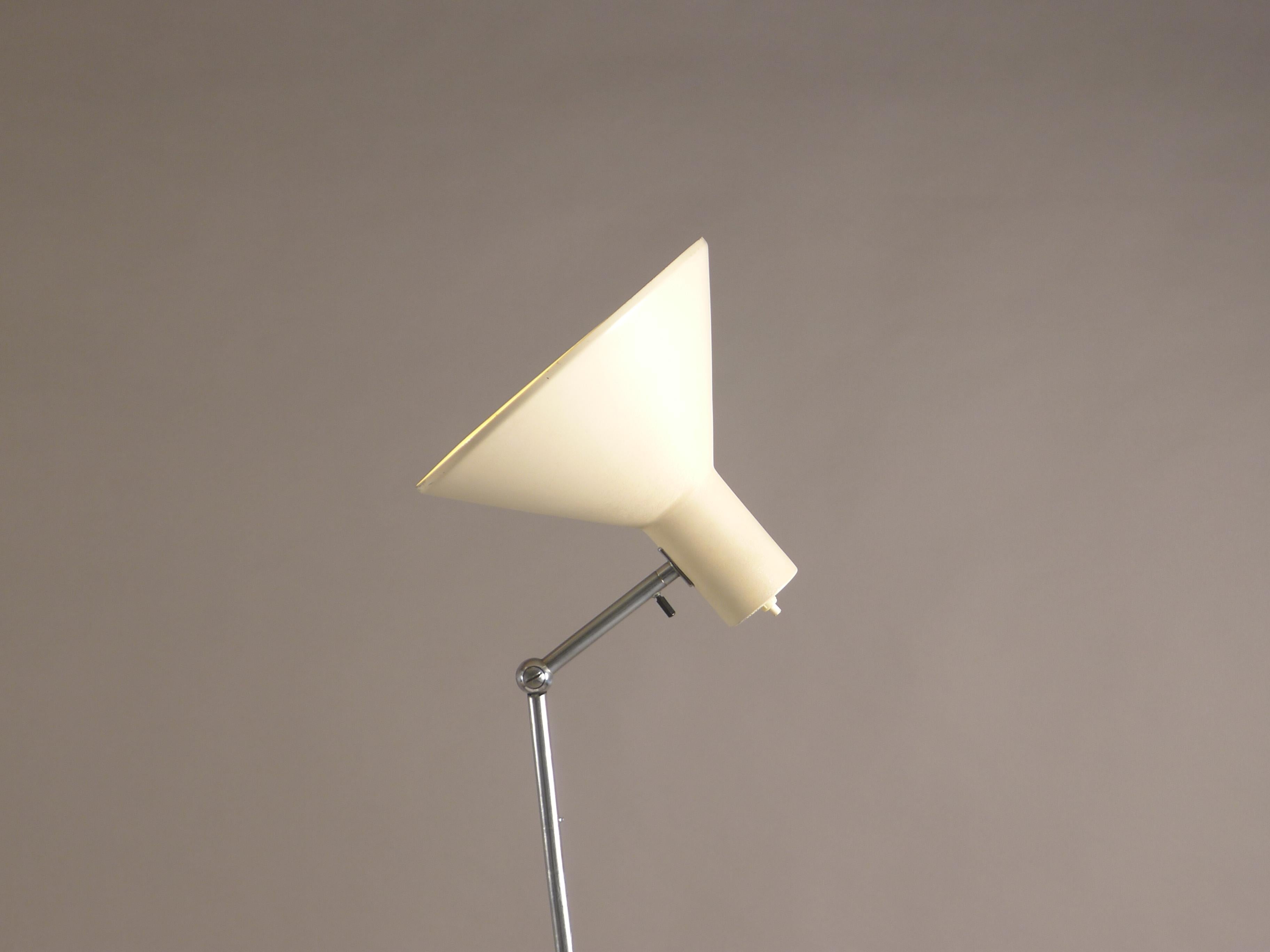 Gino Sarfatti for Arteluce , Italy , model 1045 Floor Lamp circa 1948 .   For Sale 1