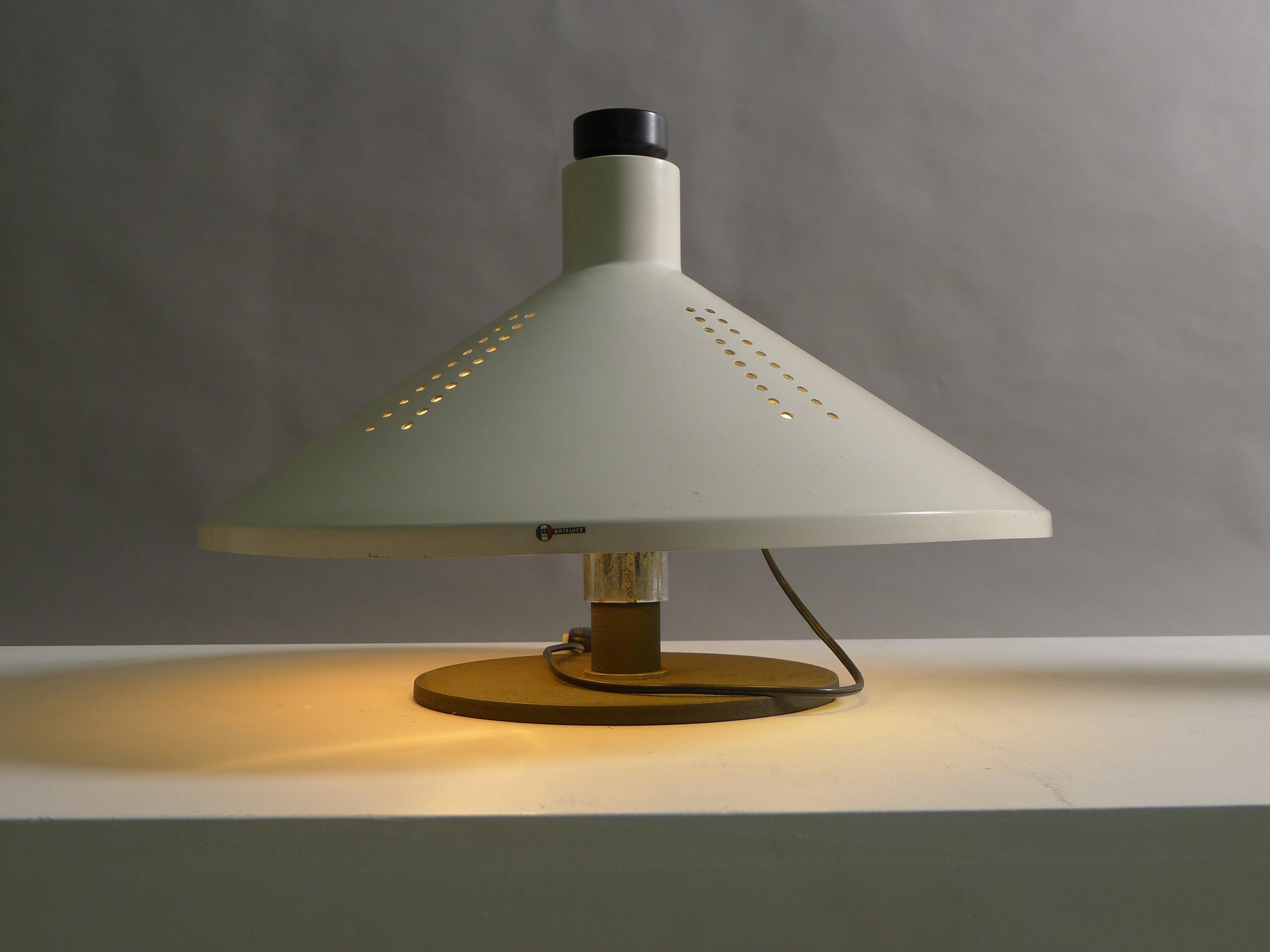 Gino Sarfatti for Arteluce, Italy, Model 609 Table Lamp from 1973, Labelled In Good Condition In Wargrave, Berkshire