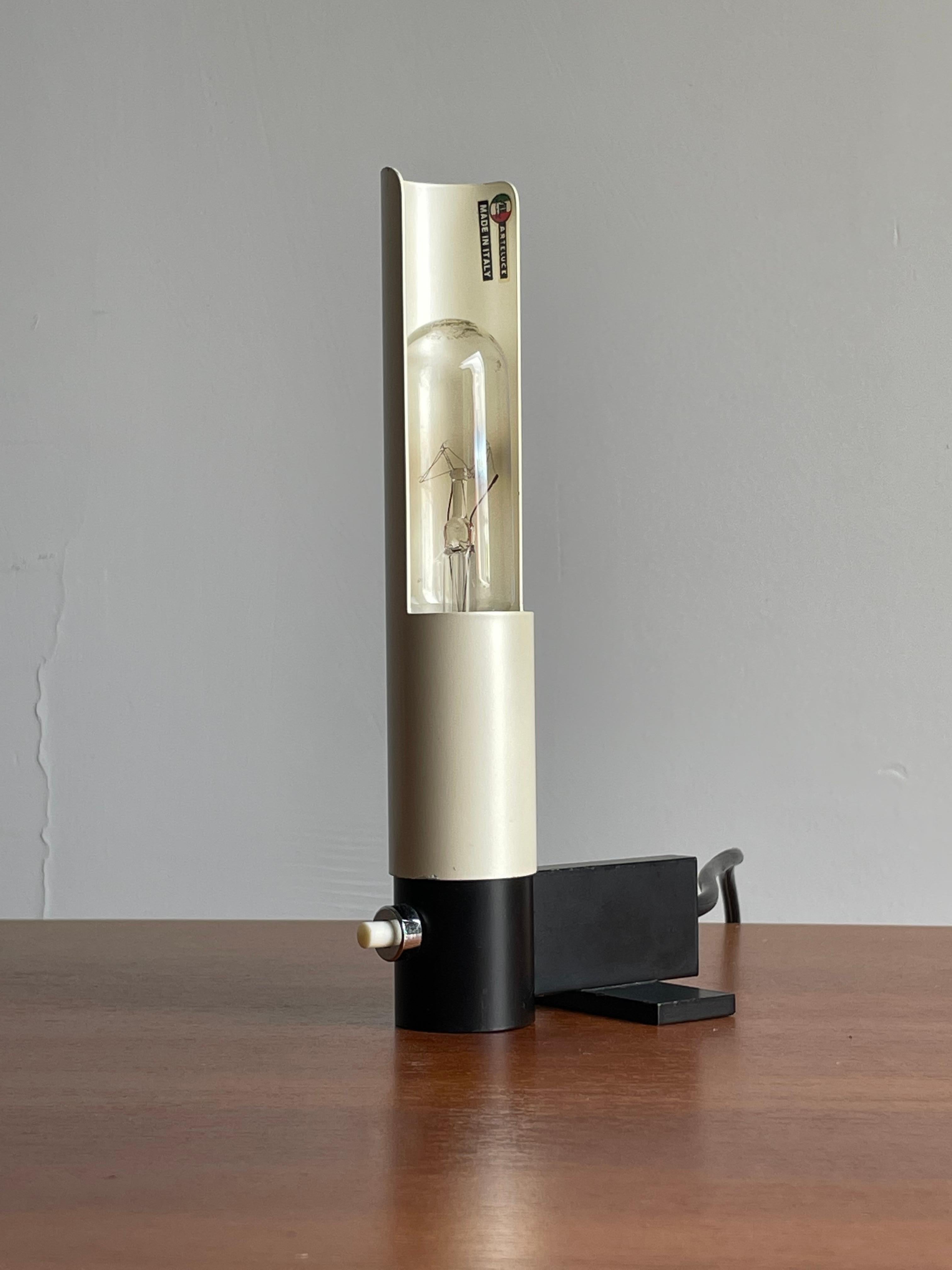 Italian Gino Sarfatti for Arteluce Model 585 Minimalist Table Lamp For Sale
