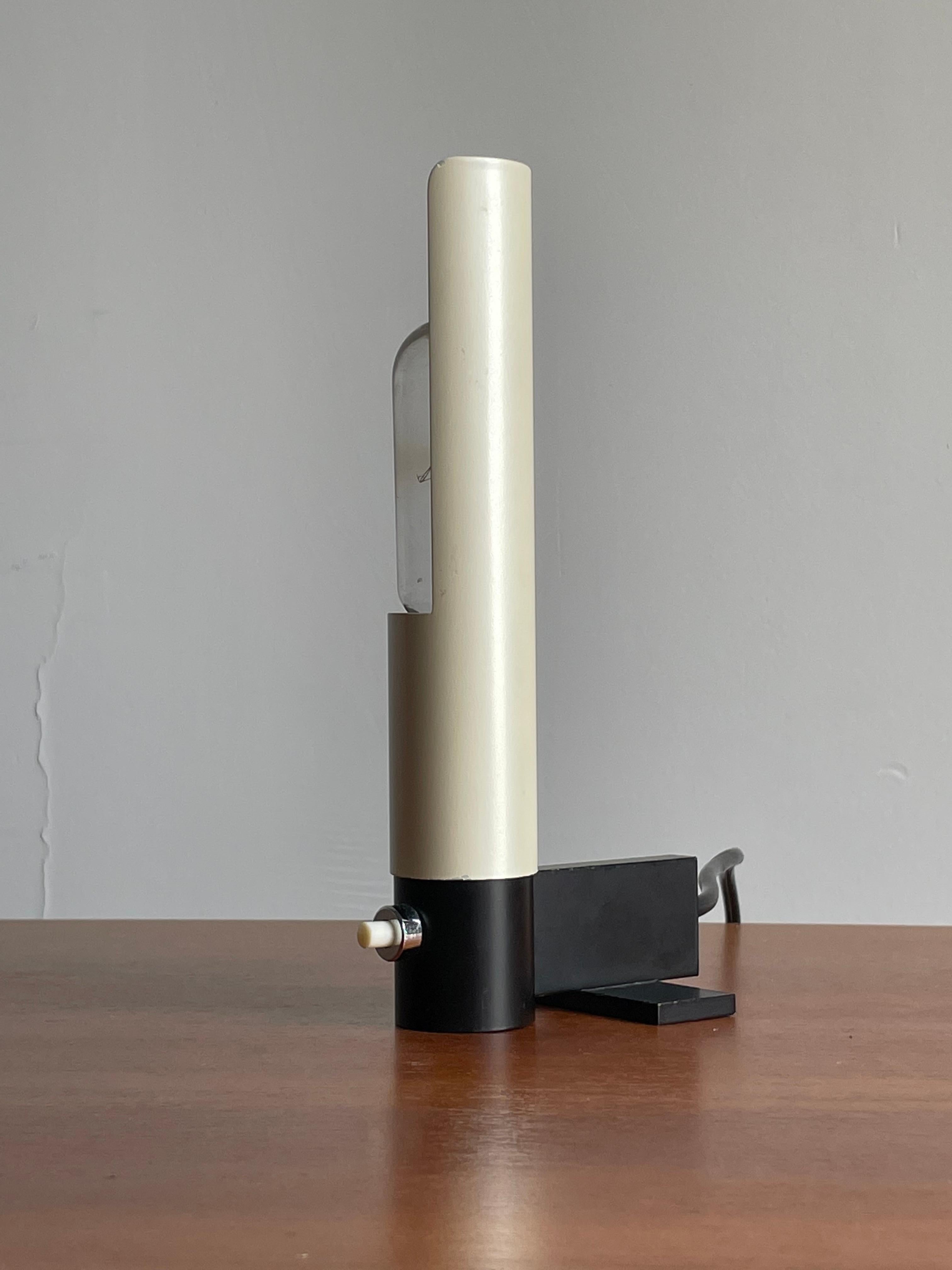 Mid-20th Century Gino Sarfatti for Arteluce Model 585 Minimalist Table Lamp For Sale