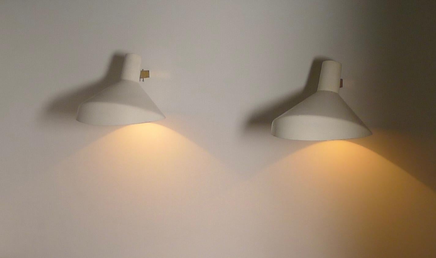 Gino Sarfatti for Arteluce, Pair of Model 225 White Wall Lights, 1957 For Sale 5