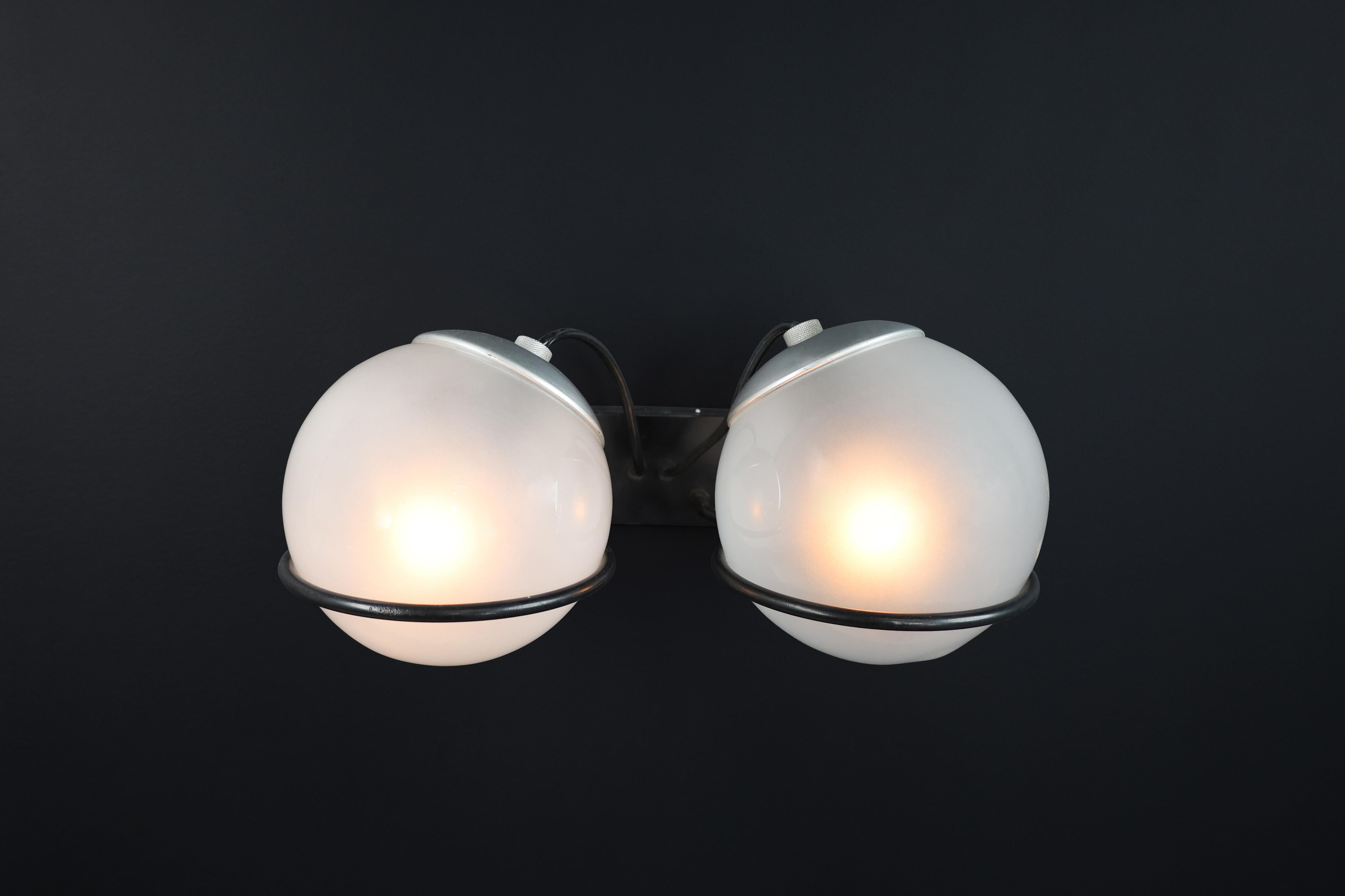 Italiano Gino Sarfatti for Arteluce Coppia di due lampade di metà secolo Modello 237/2 1959 in vendita