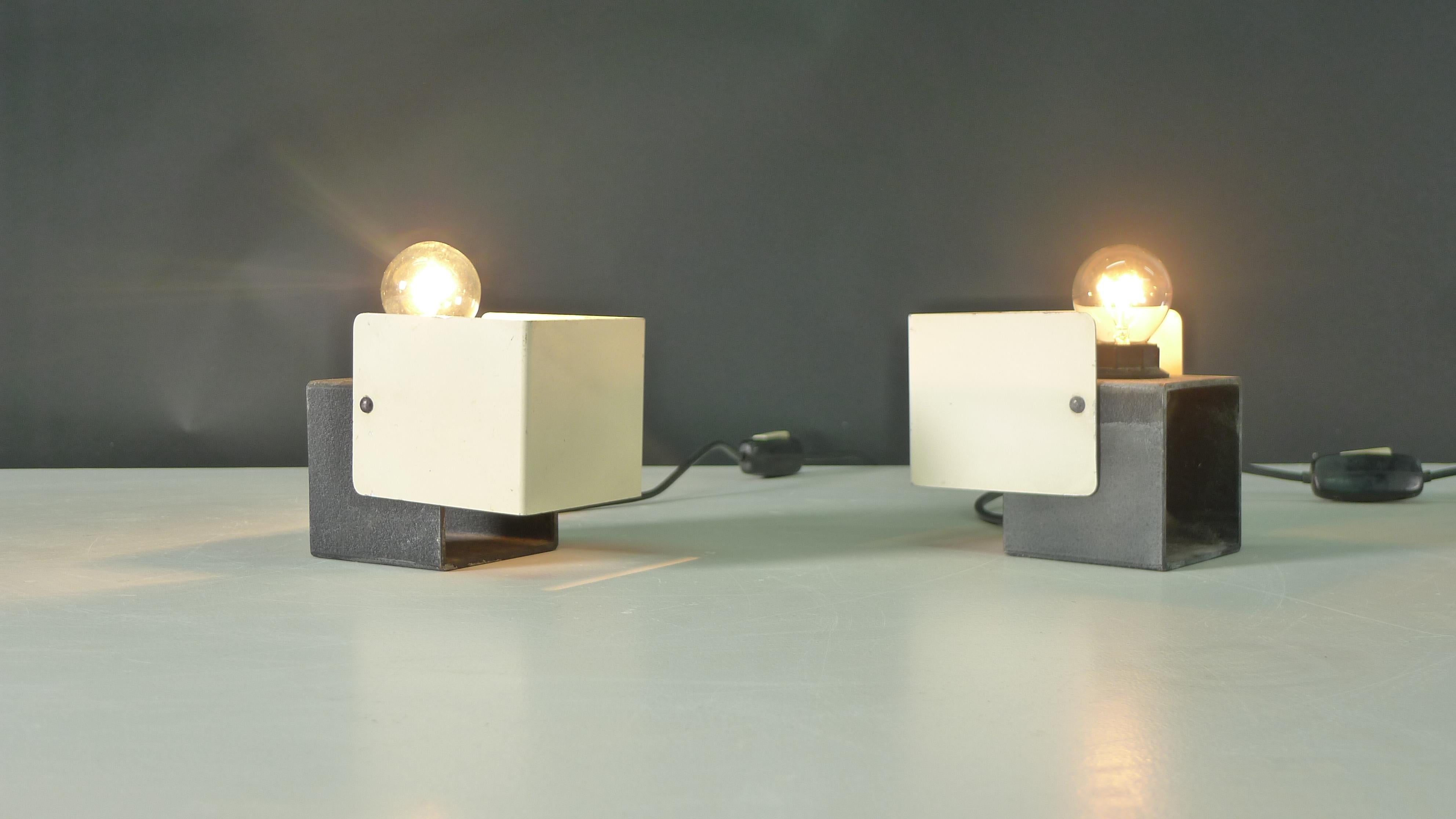 Enamel Gino Sarfatti for Arteluce, Rare Pair of Table/Desk Lamps, Circa 1960, Labelled For Sale