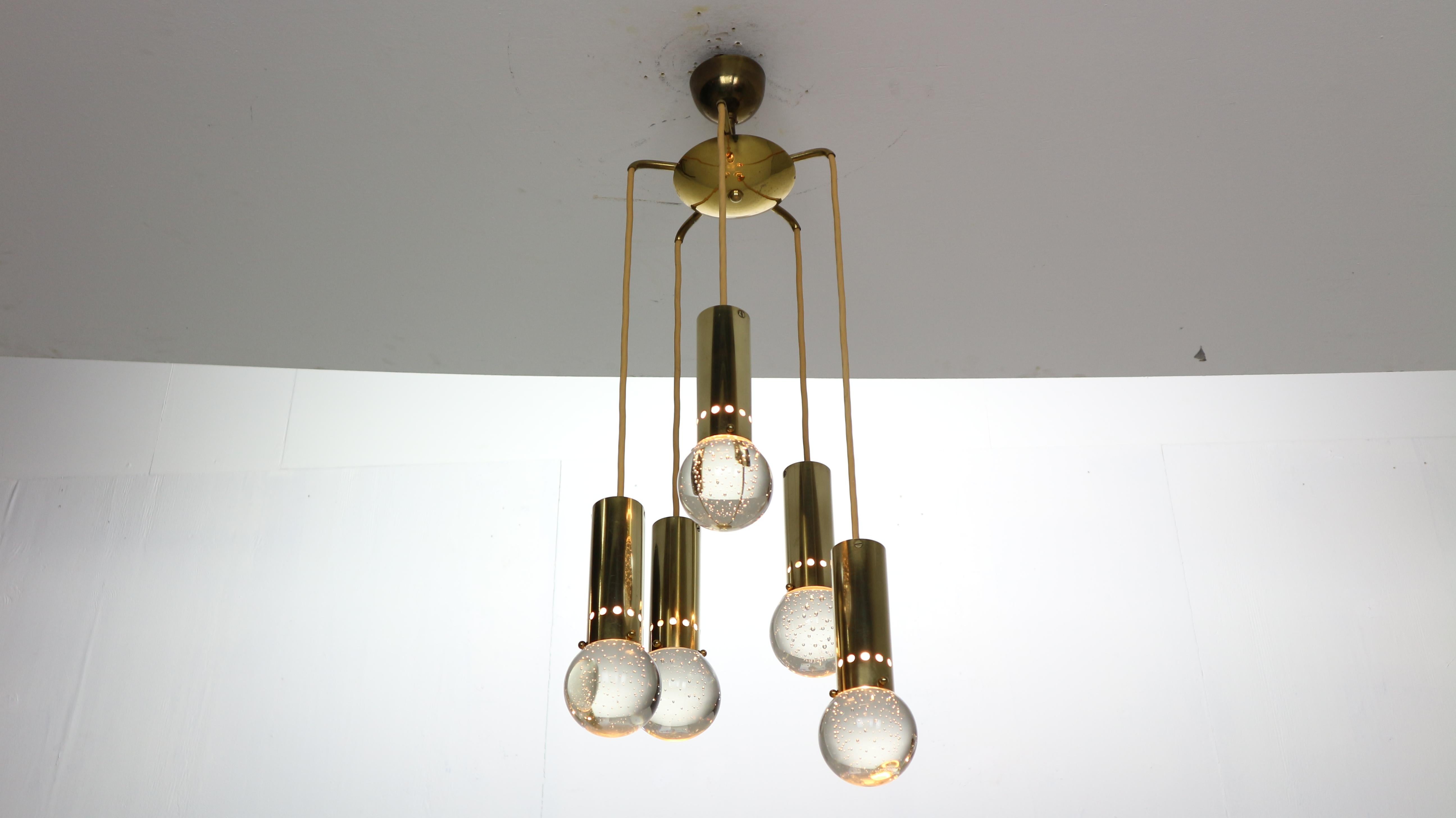 Rare beautiful pendant lamp by Gino Sarfatti for Arteluce, 1950s, Italy.
Model number: SP/ 16.

This special pendant lamp, has five heavy massive bubble glass, made by Archimede Seguso, original holder made of brass, five glass balls in perfect