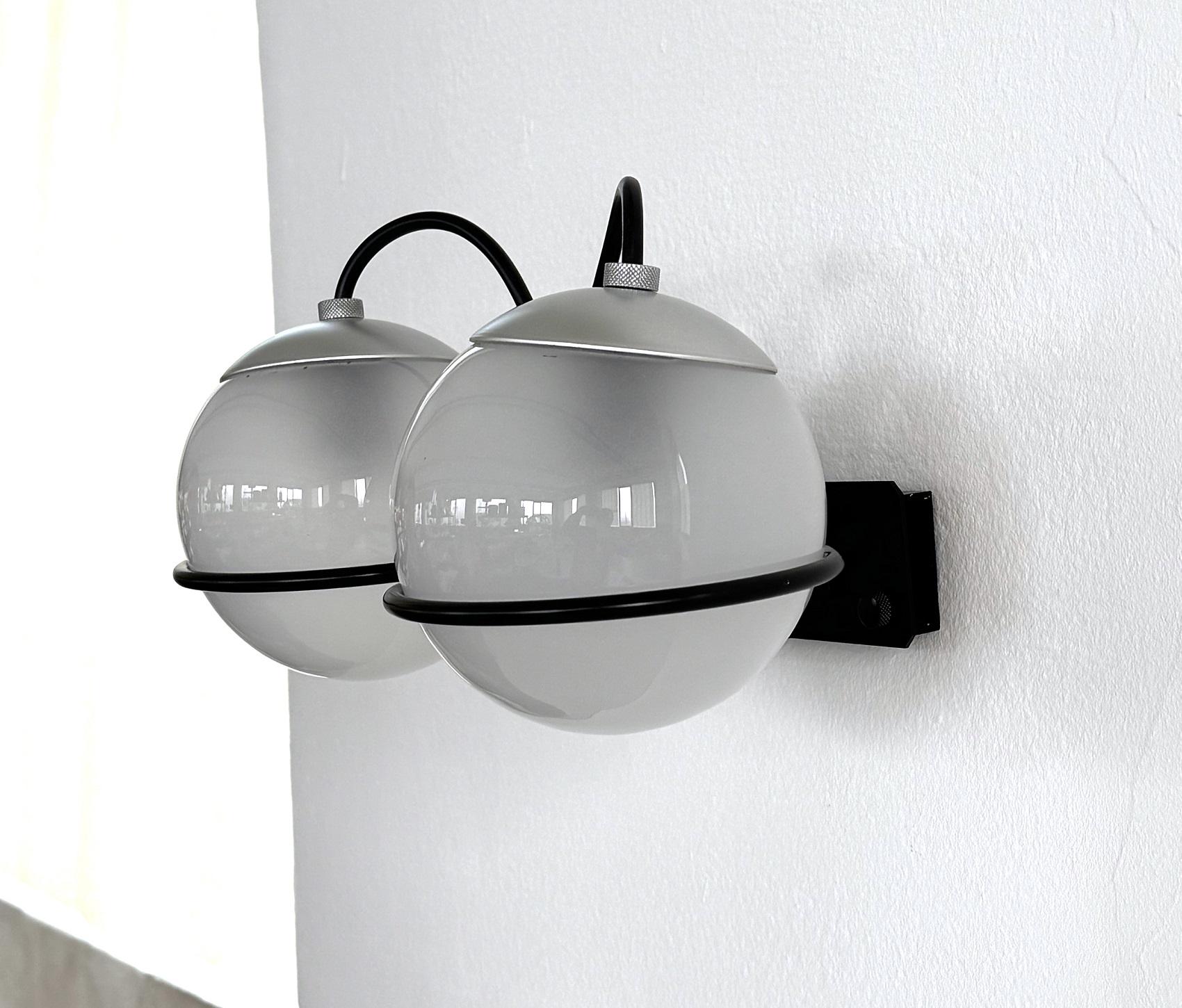Gino Sarfatti for Arteluce Double Wall Lights Model 237/2 in Glass Metal, 1970s

Original vintage wall light, model 237/2 by Gino Sarfatti for Arteluce, Milano.
Two spherical diffusers with frosted glass, resting on the black lacquered metal bar