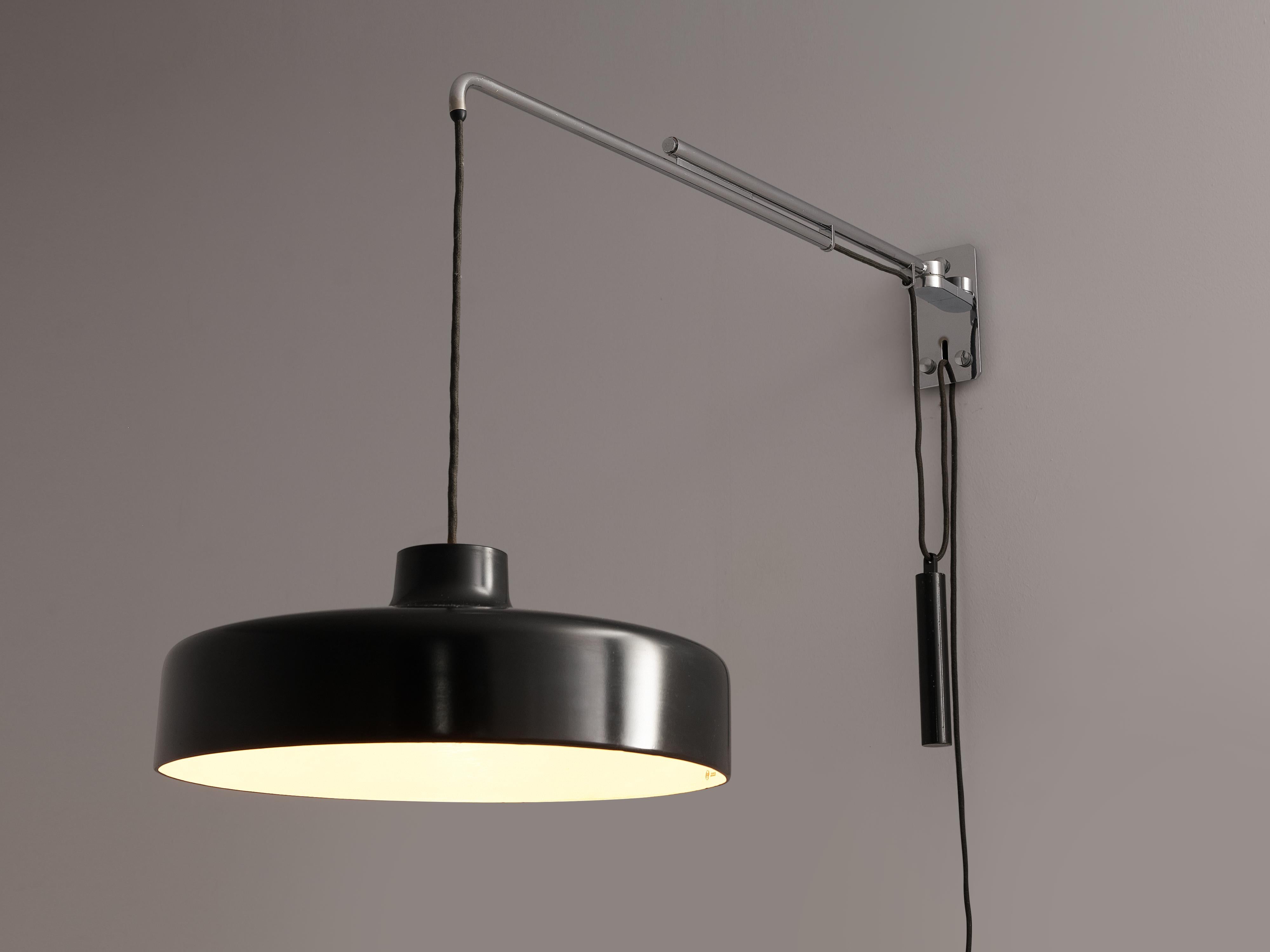 Gino Sarfatti for Arteluce, '194/N' wall-mounted pendant lamp, metal, wire, Italy, 1950 
 
This pendant lamp with extendible arm is mounted to the wall. With the counterweight the black shade can easily be adjusted in height. On the white inside the