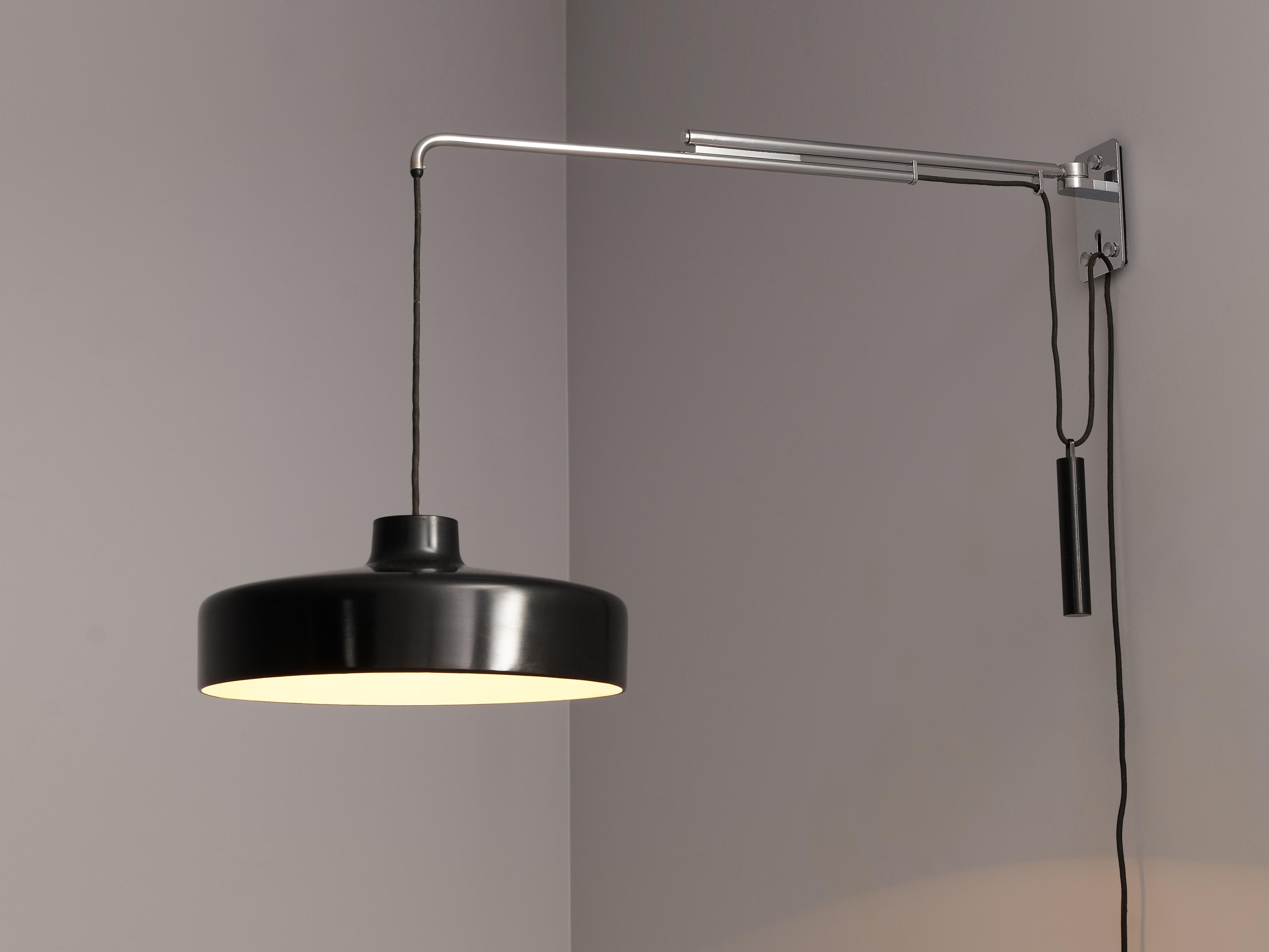 Gino Sarfatti for Arteluce, '194/N' wall-mounted pendant lamp, metal, wire, Italy, 1950 
 
This pendant lamp with extendible arm is mounted to the wall. With the counterweight the black shade can easily be adjusted in height. On the white inside