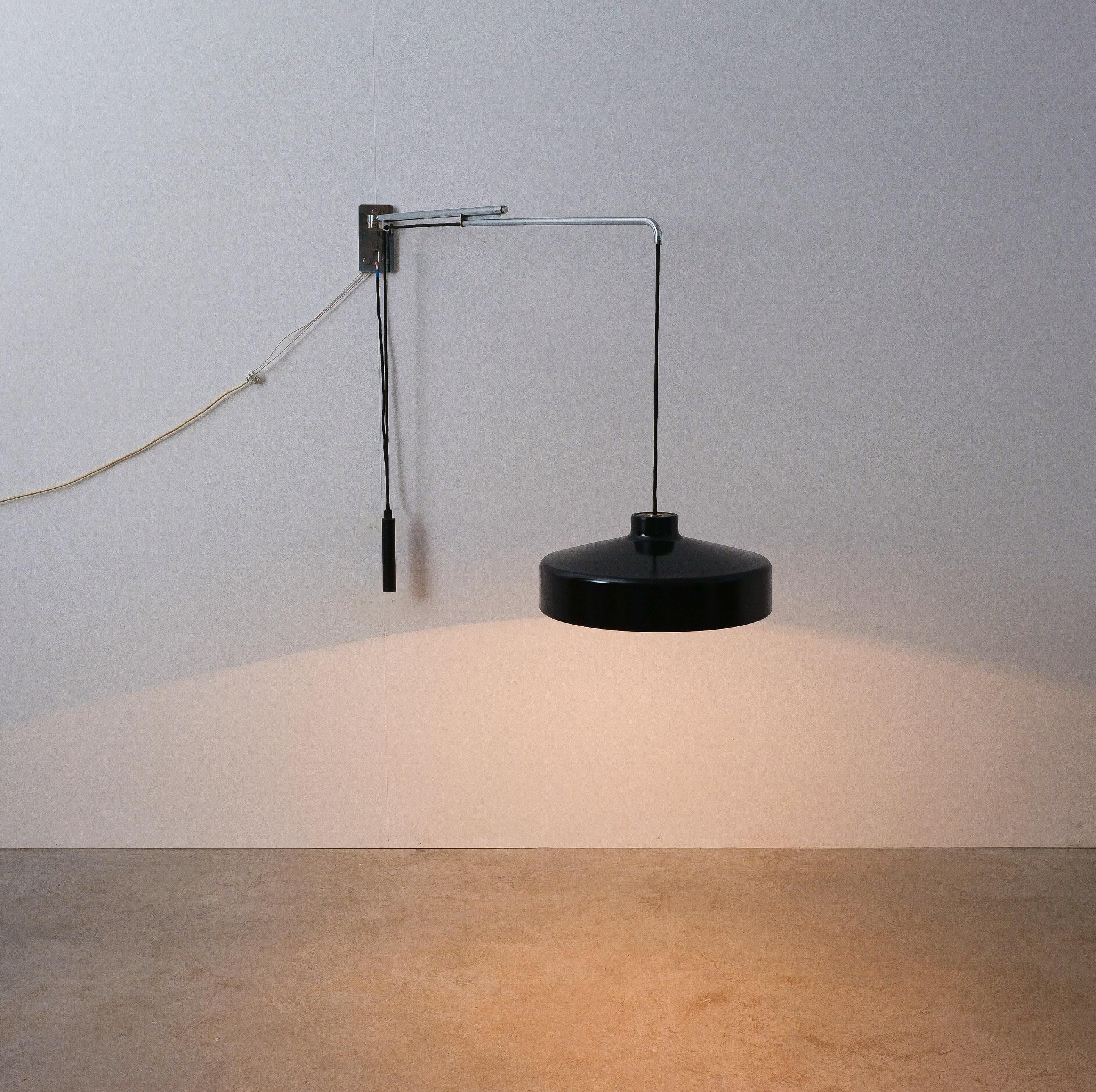 Mid-Century Modern Gino Sarfatti for Arteluce Black Wall Lights Pendant Lamps (2x) Model 194n, 1950 For Sale