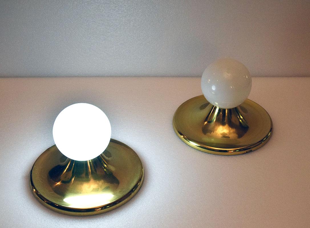 Pair of large wall lamps by Achille Castiglioni for Flos, 1970s.
Structure in brass with opaline glass lampshade.
Biggest size model, original electrical system.
In excellent conditions.