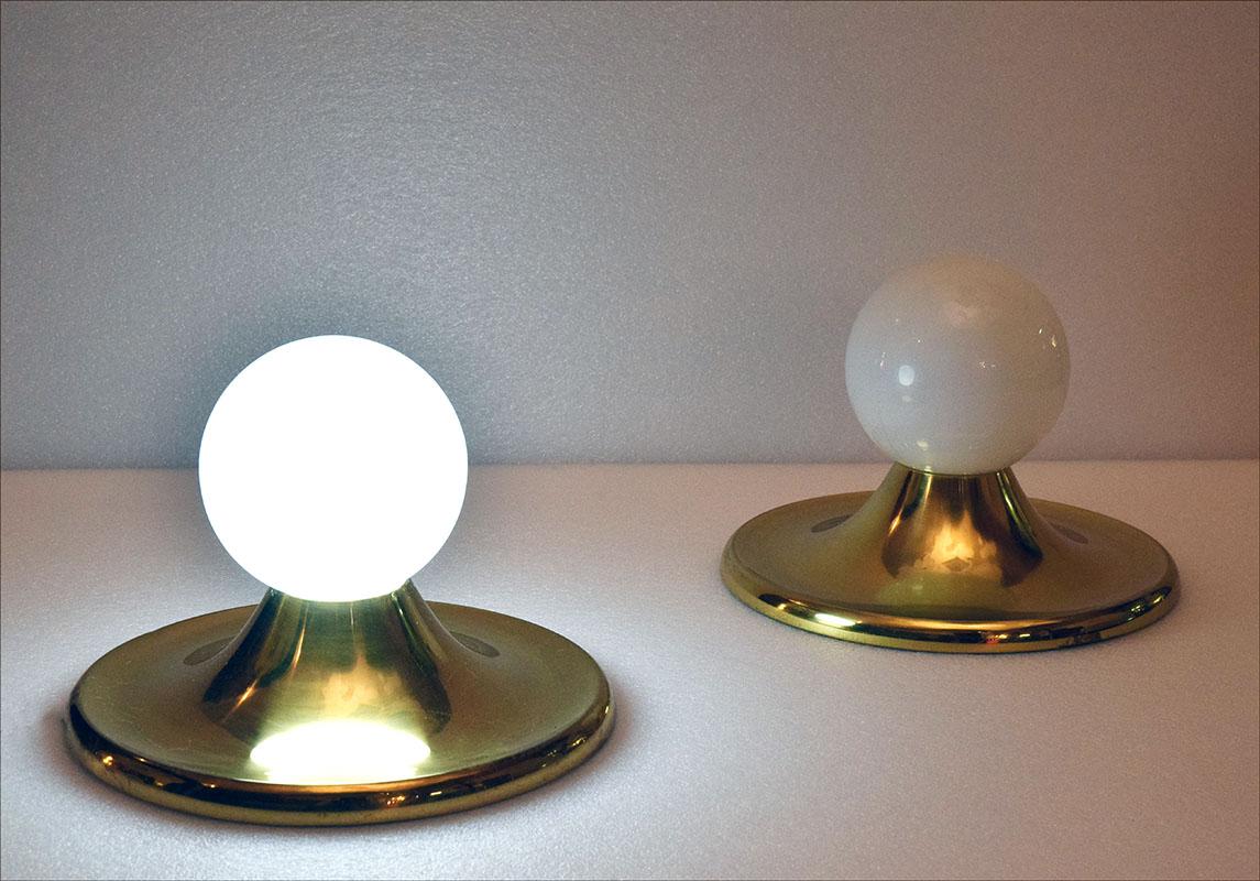 Achille Castiglioni for Flos Pair of Large Wall Lamps in Brass and Glass, 1970s In Excellent Condition In Parma, IT