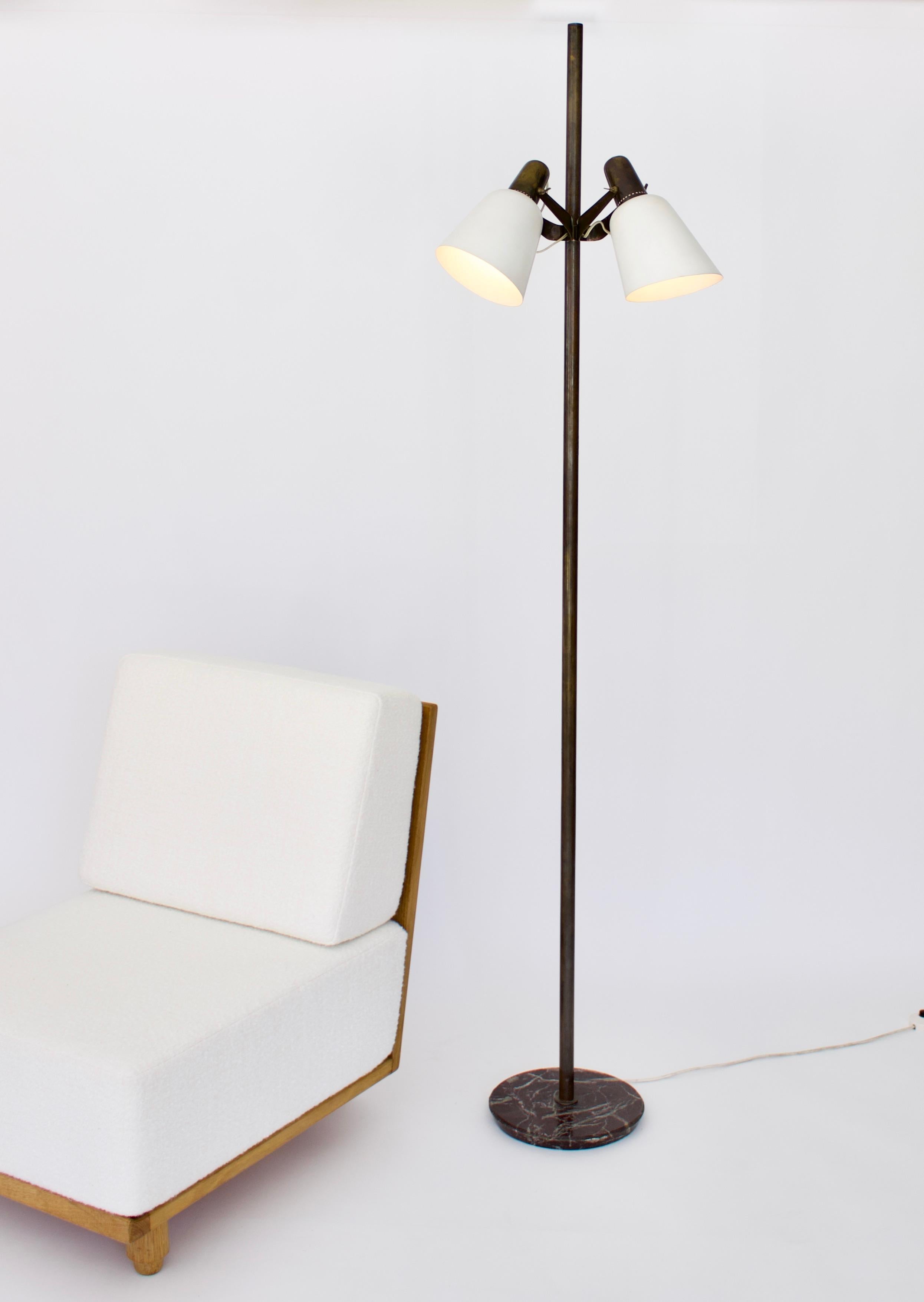 Gino Sarfatti floor lamp Model 1022. Floor lamp has two white lacquered original shades, that are adjustable up/down on a patinated bronze structure. The marble base is an oxblood with white veining. It is 11.5