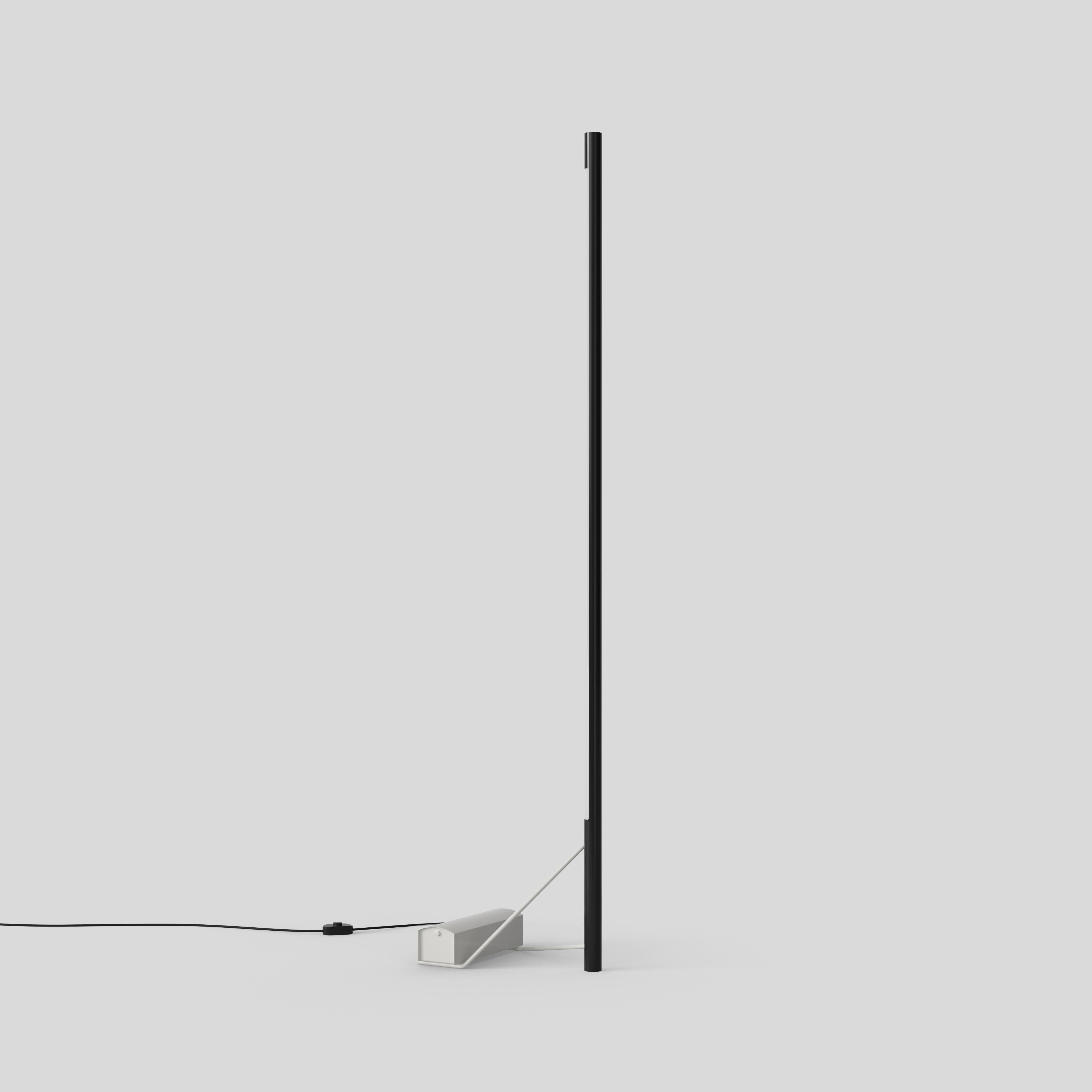 Model 1063
Design by Gino Sarfatti
The floor lamp designed in 1954 was a true avant-garde design at the time, and with its minimalistic silhouette, it continues to complement even the most modern setting. In Model 1063, Gino Sarfatti seeks to