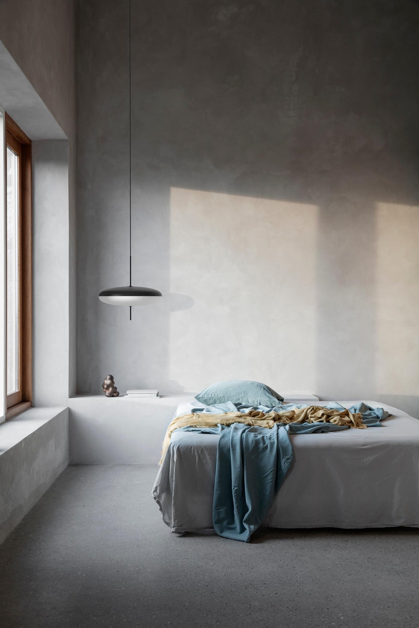 italien Lampe Gino Sarfatti modèle 2065, diffuseur noir et blanc, quincaillerie noire, câble noir en vente