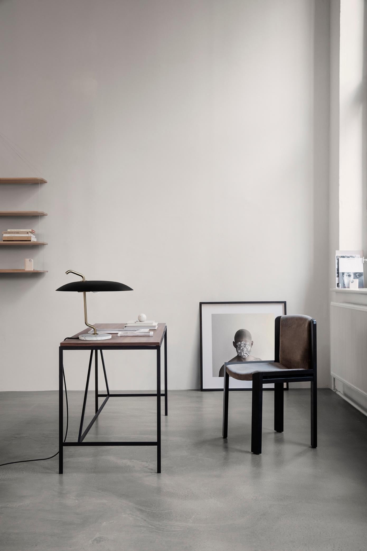 italien Lampe Gino Sarfatti Modèle 537 Structure en laiton, réflecteur noir par Astep en vente