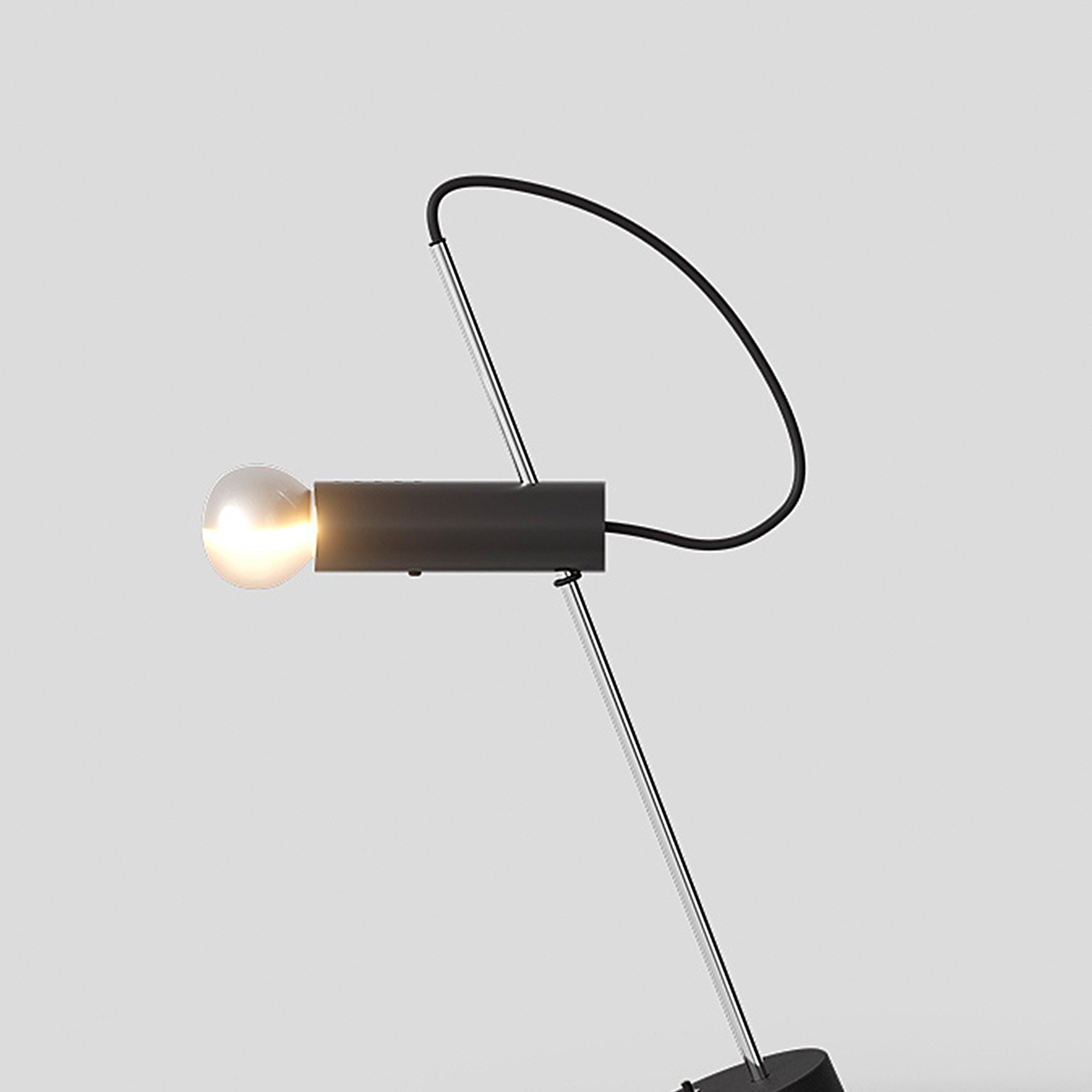 Lampe Gino Sarfatti modèle 566 par Astep
Corps en aluminium, support en acier, base en alliage de fonte.
Fabriqué par Astep

Modèle 566
Design par Gino Sarfatti
D'une simplicité raffinée, le modèle 566 se distingue par l'association de matériaux