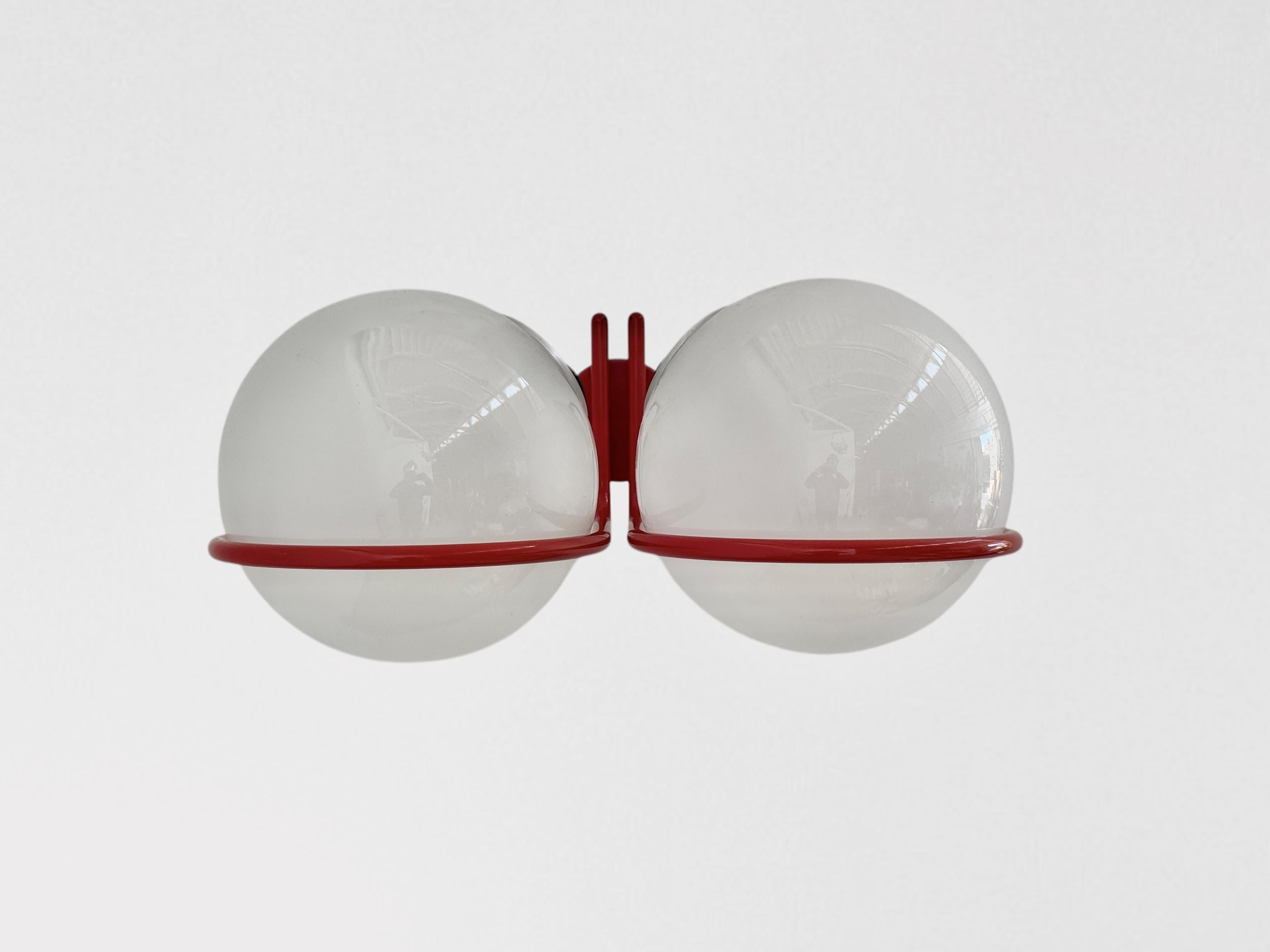 Rahmen aus Messing, lackiertes Metall und mattierte Glasdiffusoren. Original-Etikett. Prod. Arteluce, Italien, um 1960
Bibliographie: G. Gramigna, Repertorio del design italiano 1950-2000, S. 85, Allemandi, 2021; M. Romanelli, S. Severi, Gino