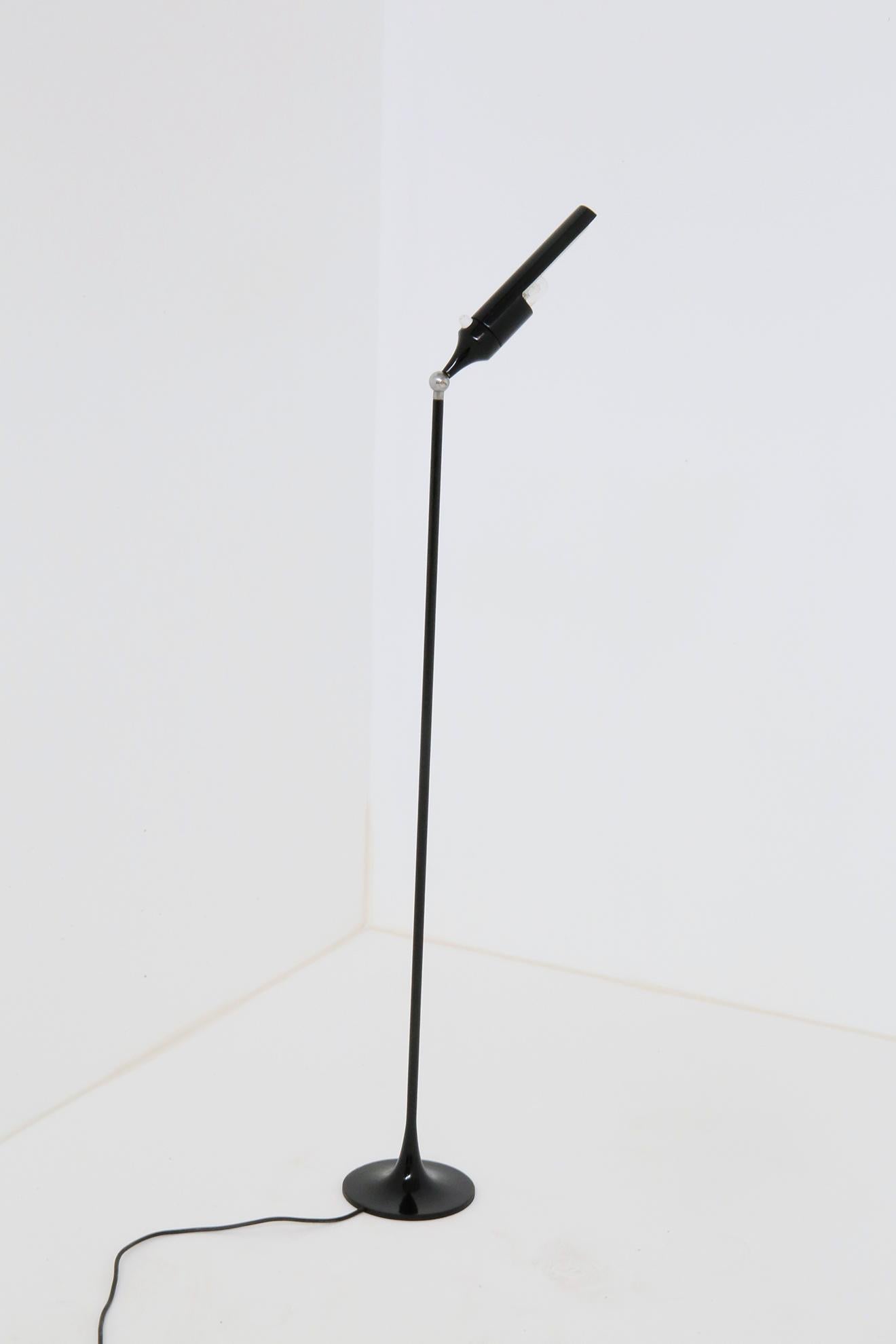 Modern floor lamp, model n. 1086, designed by Gino Sarfatti in 1961, for Arteluce, Italy. The lamp has been restored. Its construction in nickel-plated brass tube with variable adjustment. Its lampshade is in black painted aluminium with swivel
